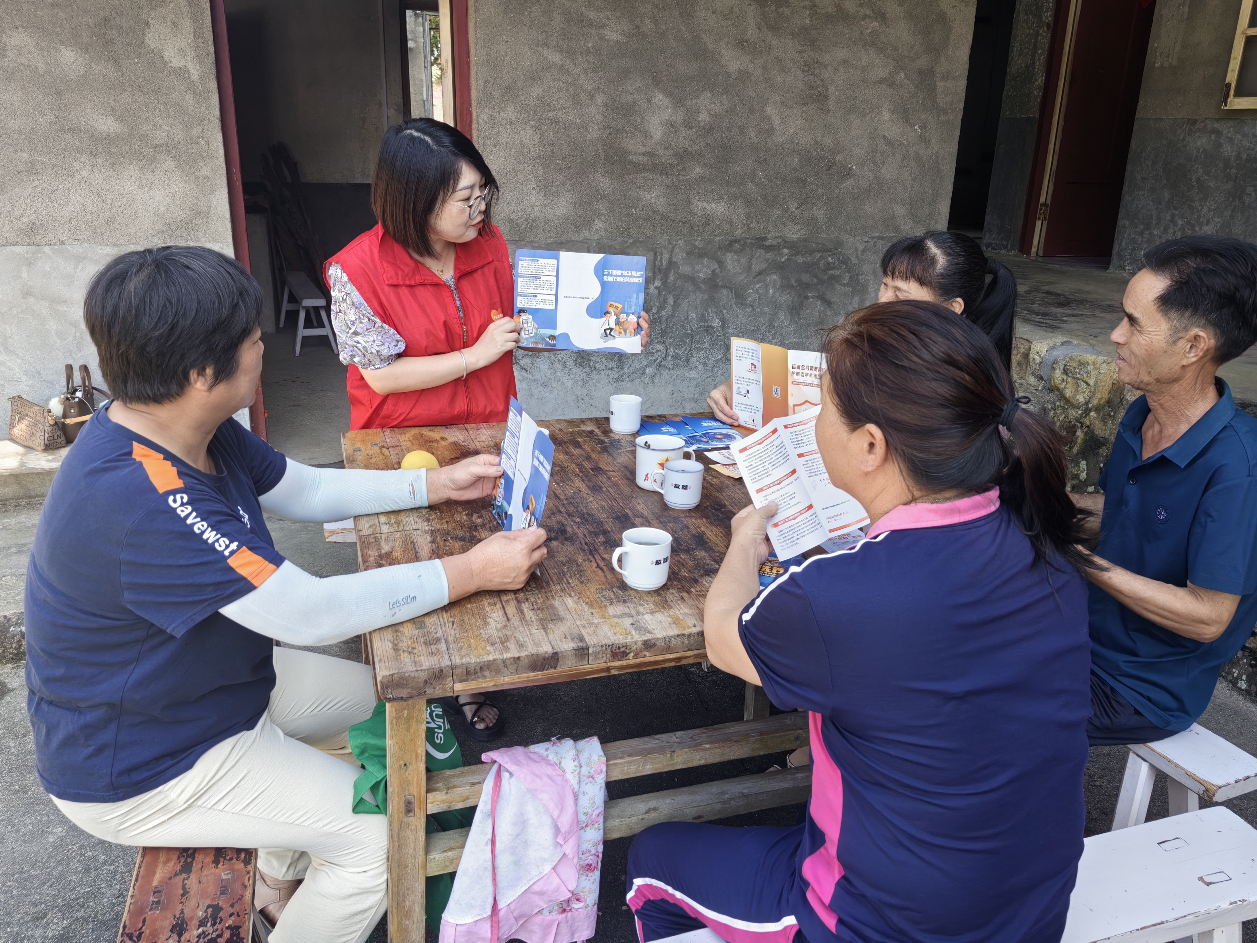 平安产险三明中心支公司：关爱老人，远离非法集资.png