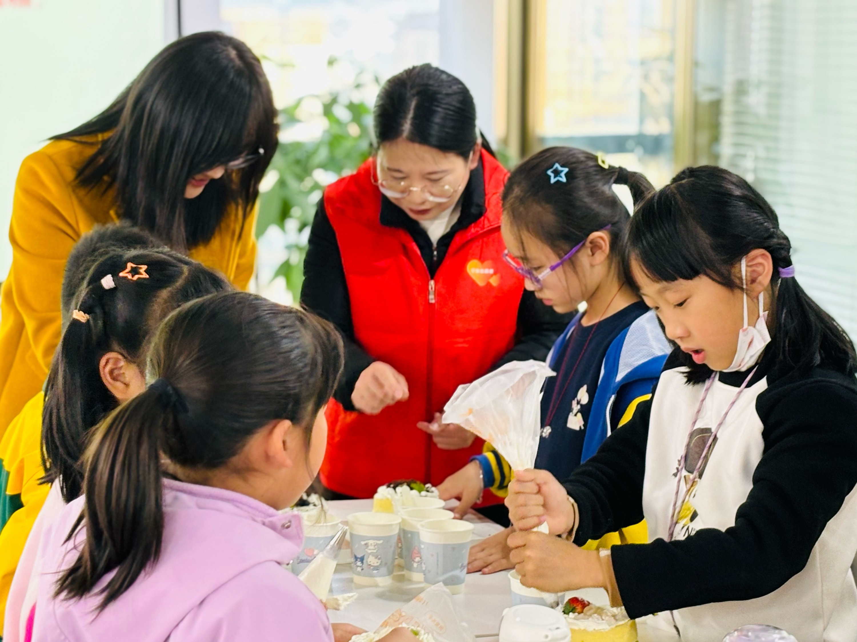 福建产险：童心烘甜送福至 桑榆盈暖乐安康4.png