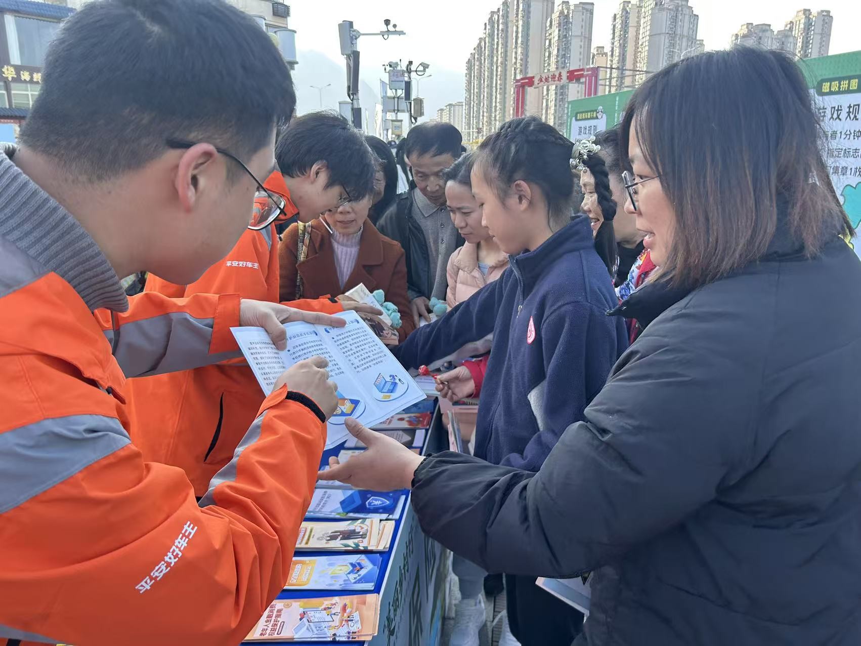 平安产险宁德中心支公司：美丽乡村行 助力交通安全1.jpg