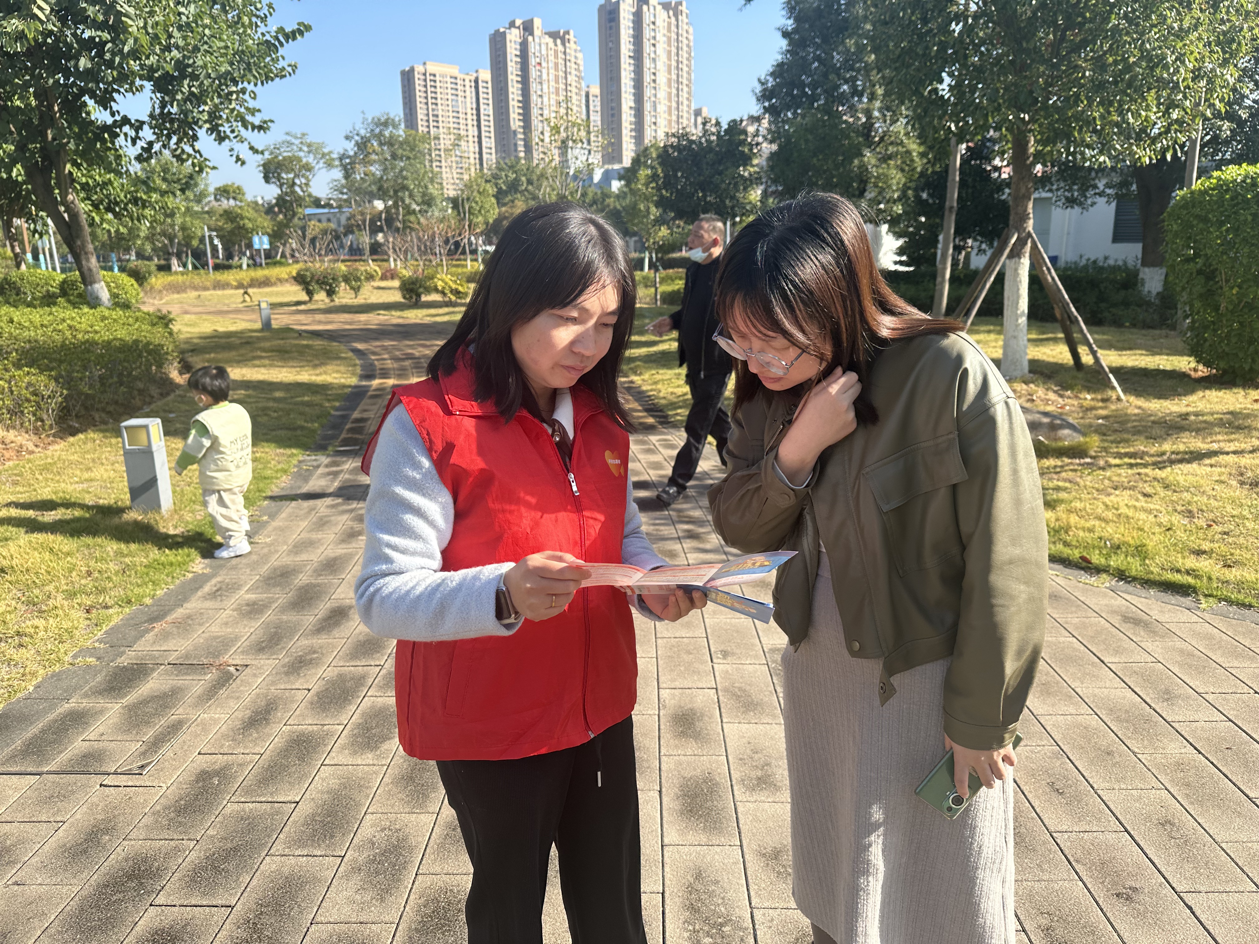 平安产险福清中心支公司：爱护环境有我 金融宣传为民 (3).png