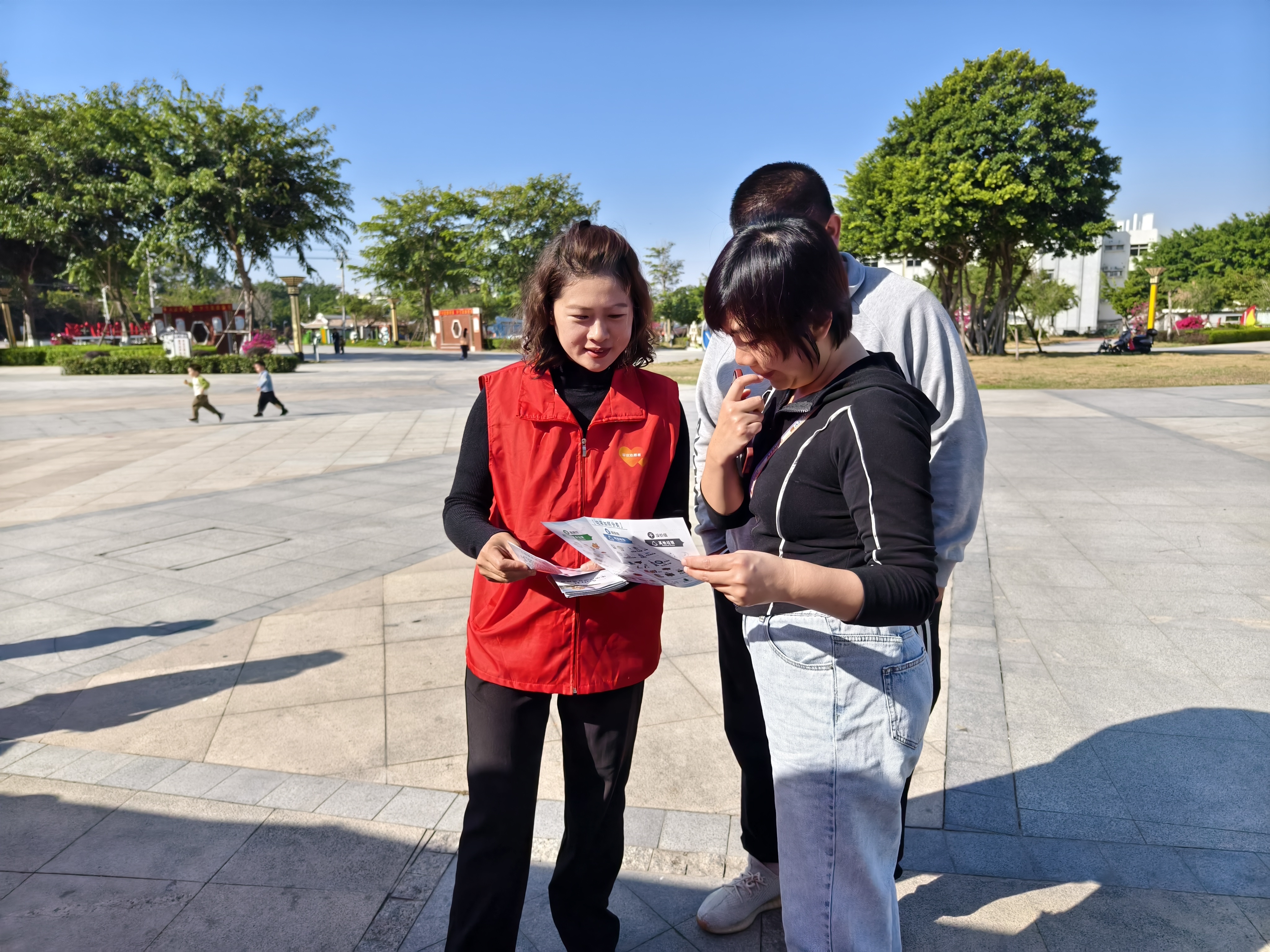 平安产险漳州中心支公司：衣旧情深助环保 人人公益平安行2.jpg