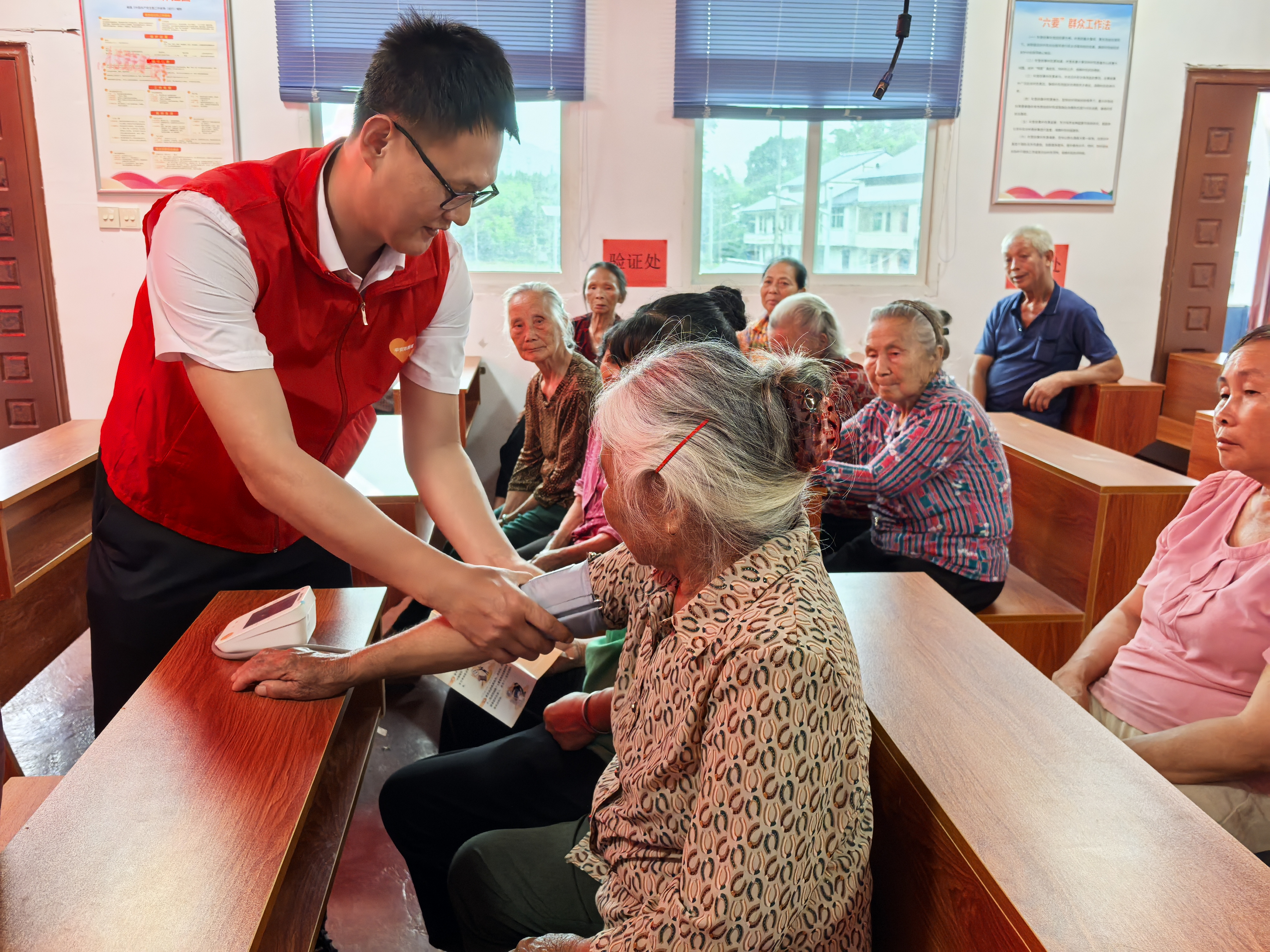 平安产险三明中支：关爱老人，守护家园--健康与安全的双重保障2.jpg