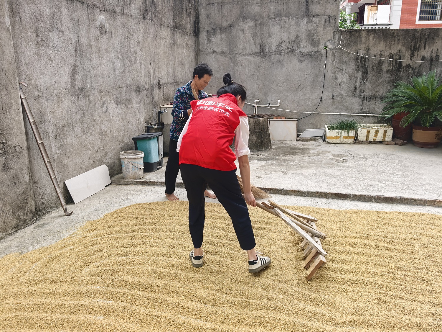 平安产险福州中心支公司：冬寒情暖老人心  志愿慰老平安情 (3).png