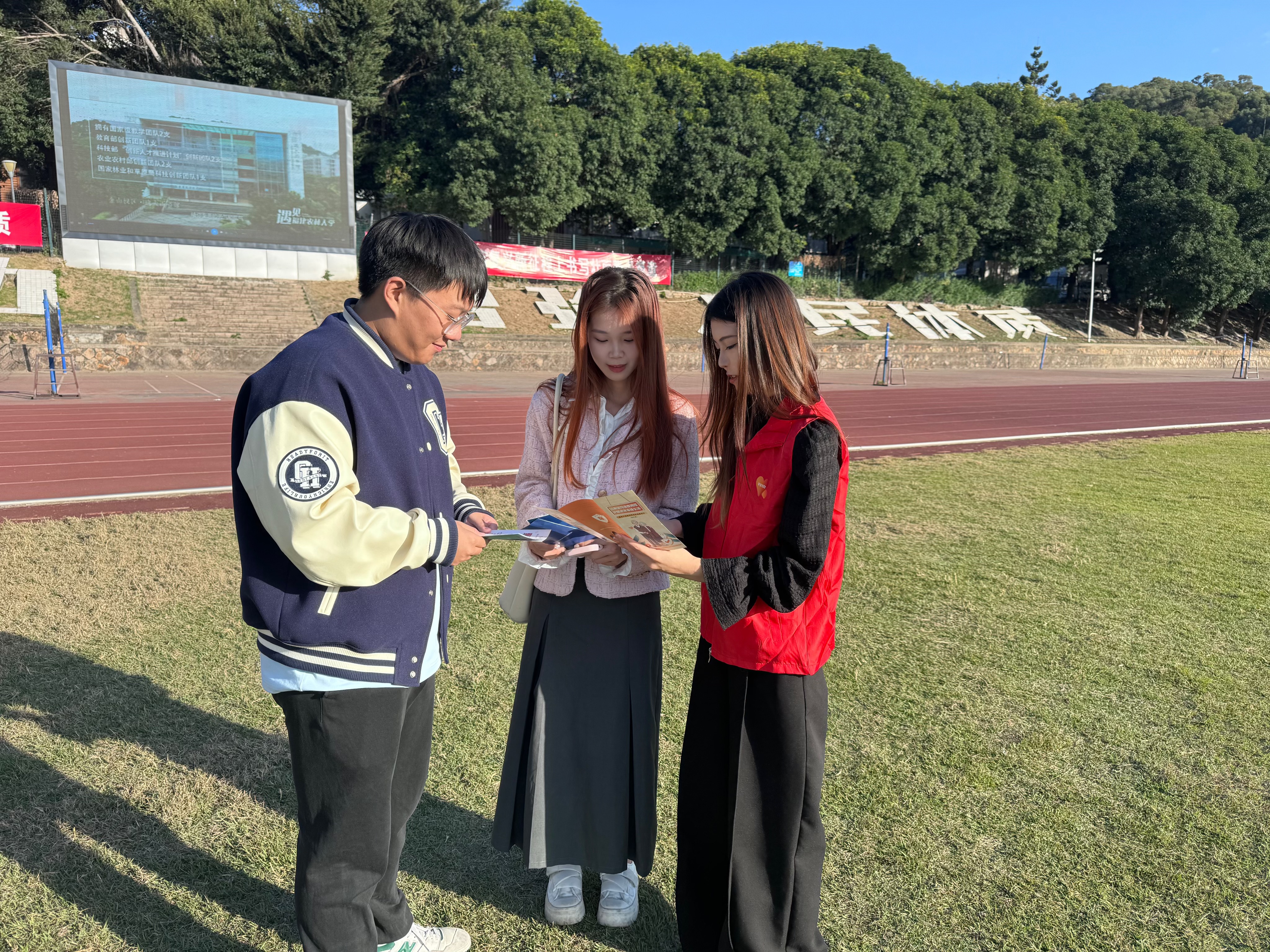 平安产险福州中心支公司：青春韶华不相负 金融反诈进校园-1.png