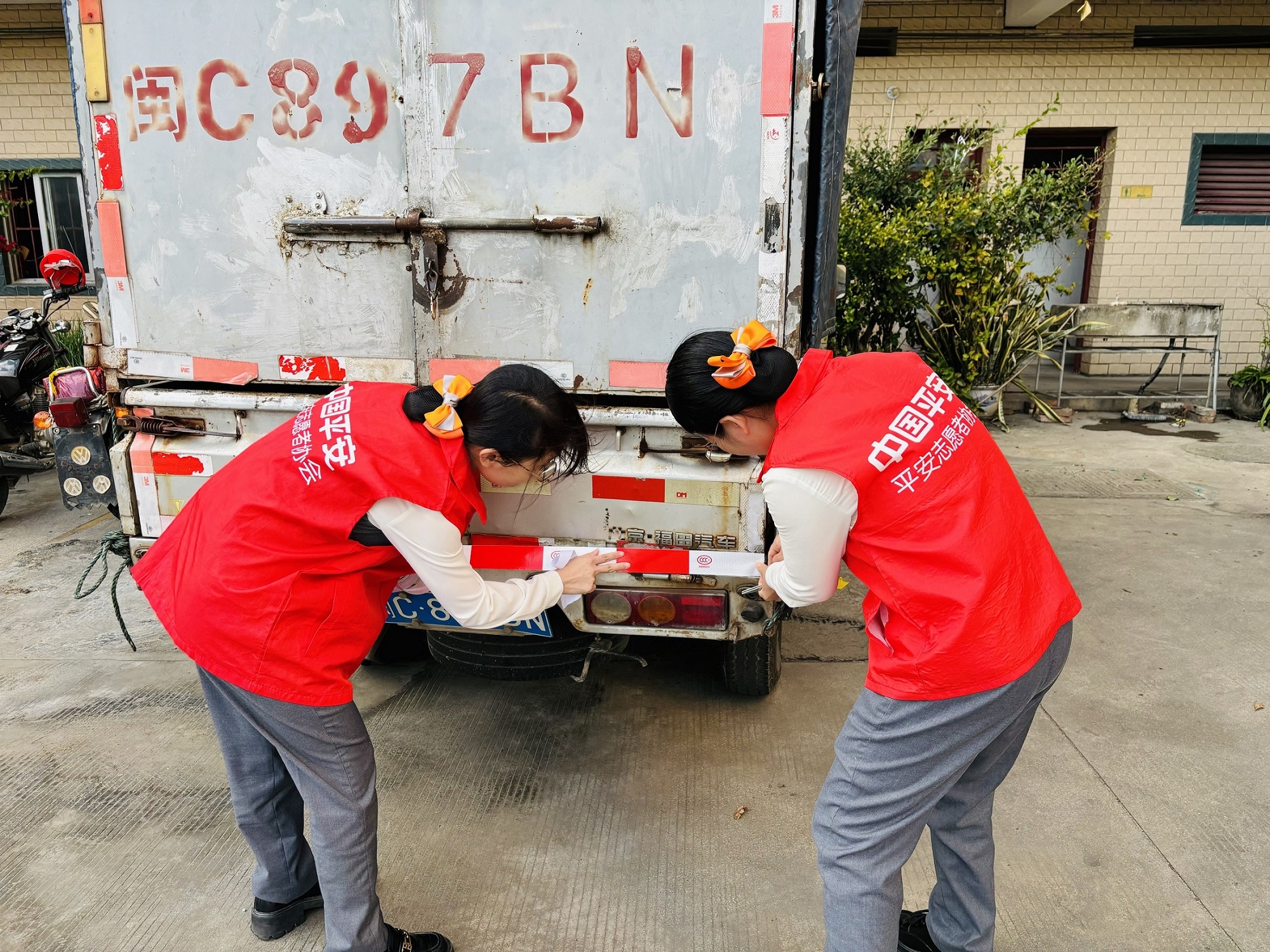 平安产险泉州中心支公司：微光护征途 暖心伴远行  (4).png