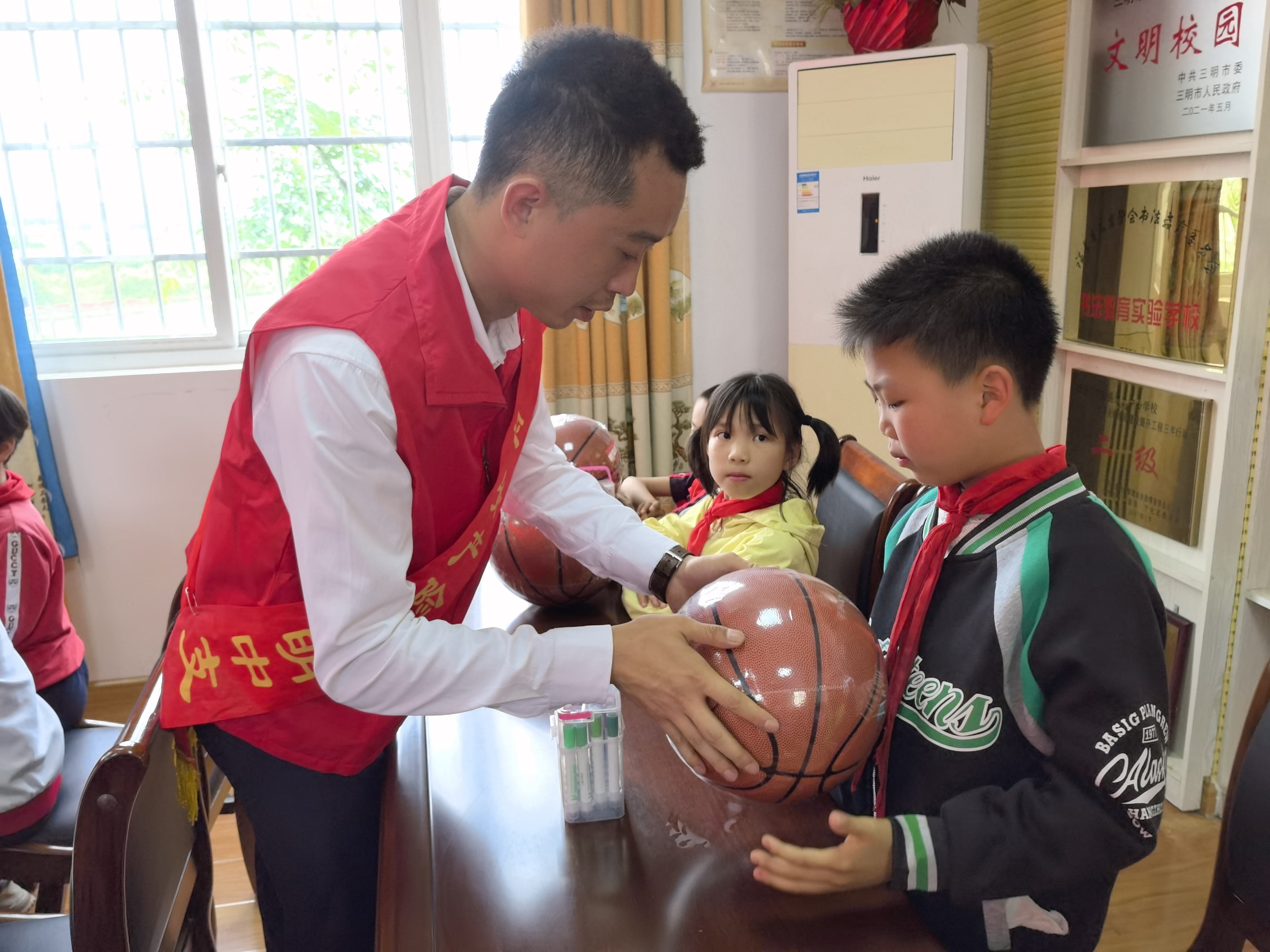 平安产险三明中心支公司：爱心助学 筑梦未来2.jpg