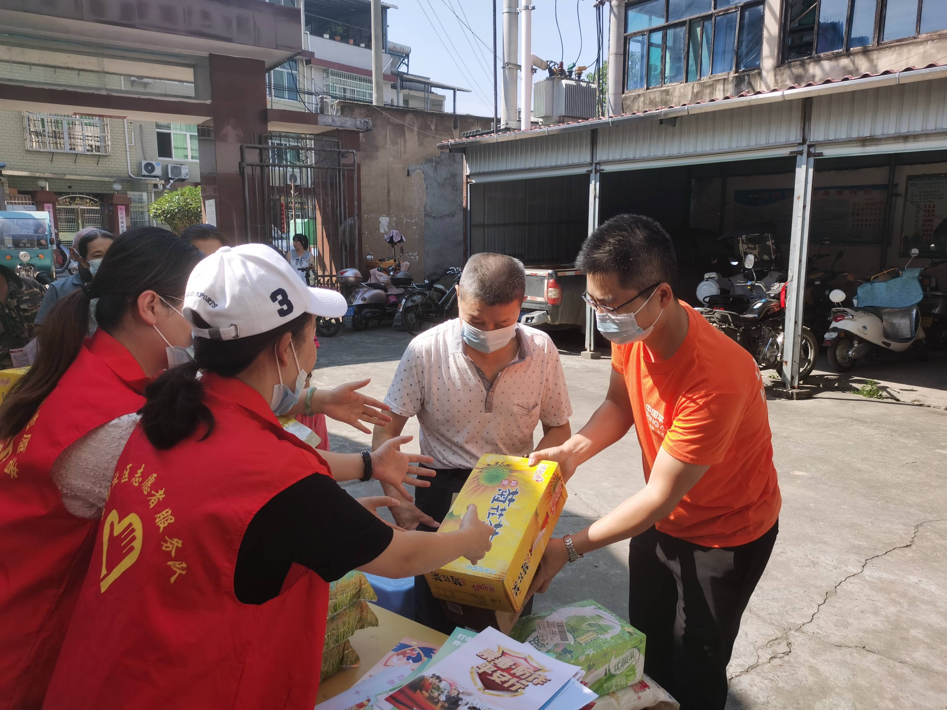 平安产险南平中心支公司：走访慰问低保户 情暖人心有平安1.jpg