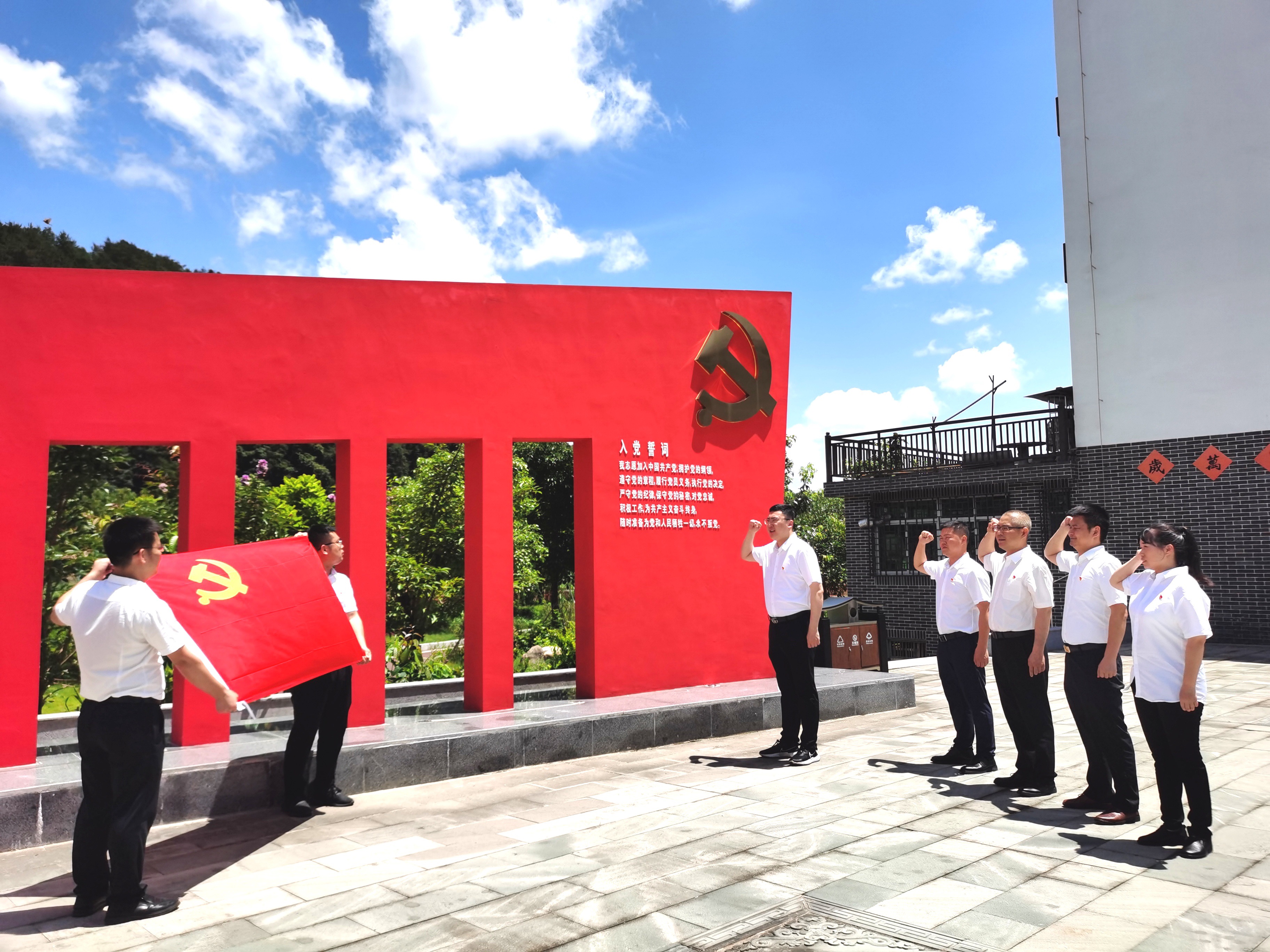平安产险龙岩中心支公司：感悟红色精神  赓续革命血脉2.png