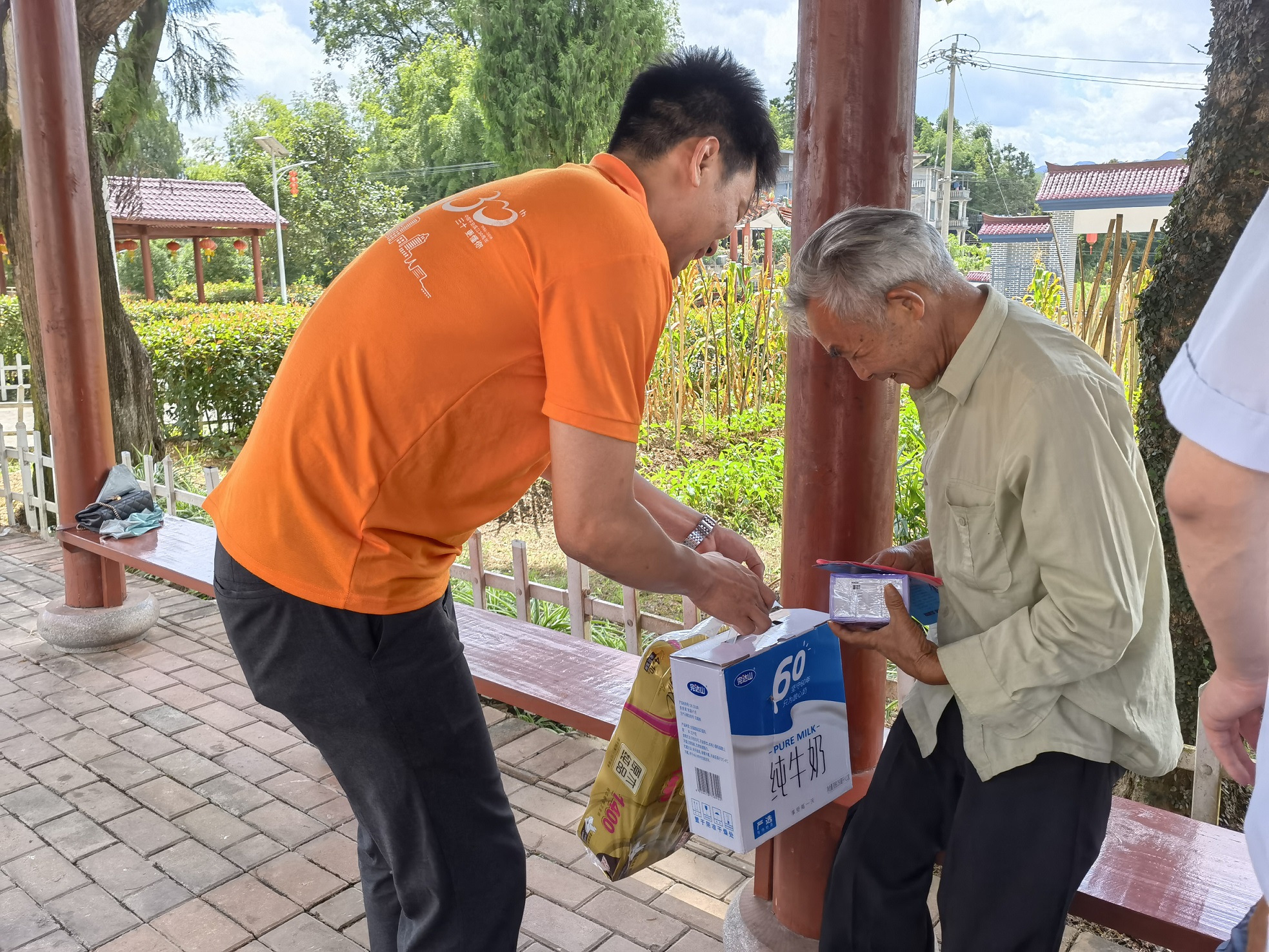 平安产险三明中心支公司：夏日送清凉 关爱暖人心3.jpg