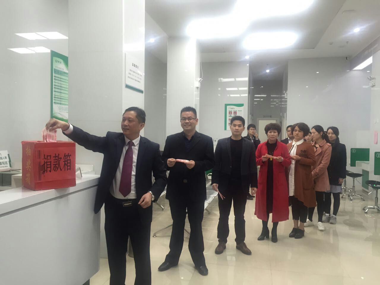 中国人寿平和县支公司组织全体员工开展“慈善一日捐”活动.jpg