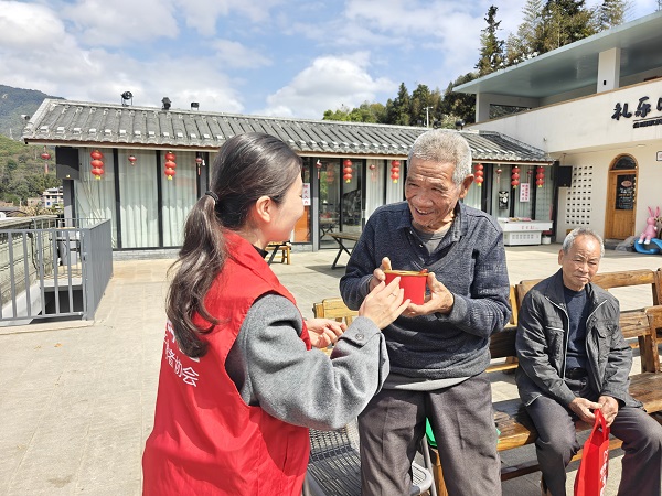 【投稿志愿服务周报】福建产险：守科学理念迎世卫日，怀敬老之心暖上莲乡 (2).png