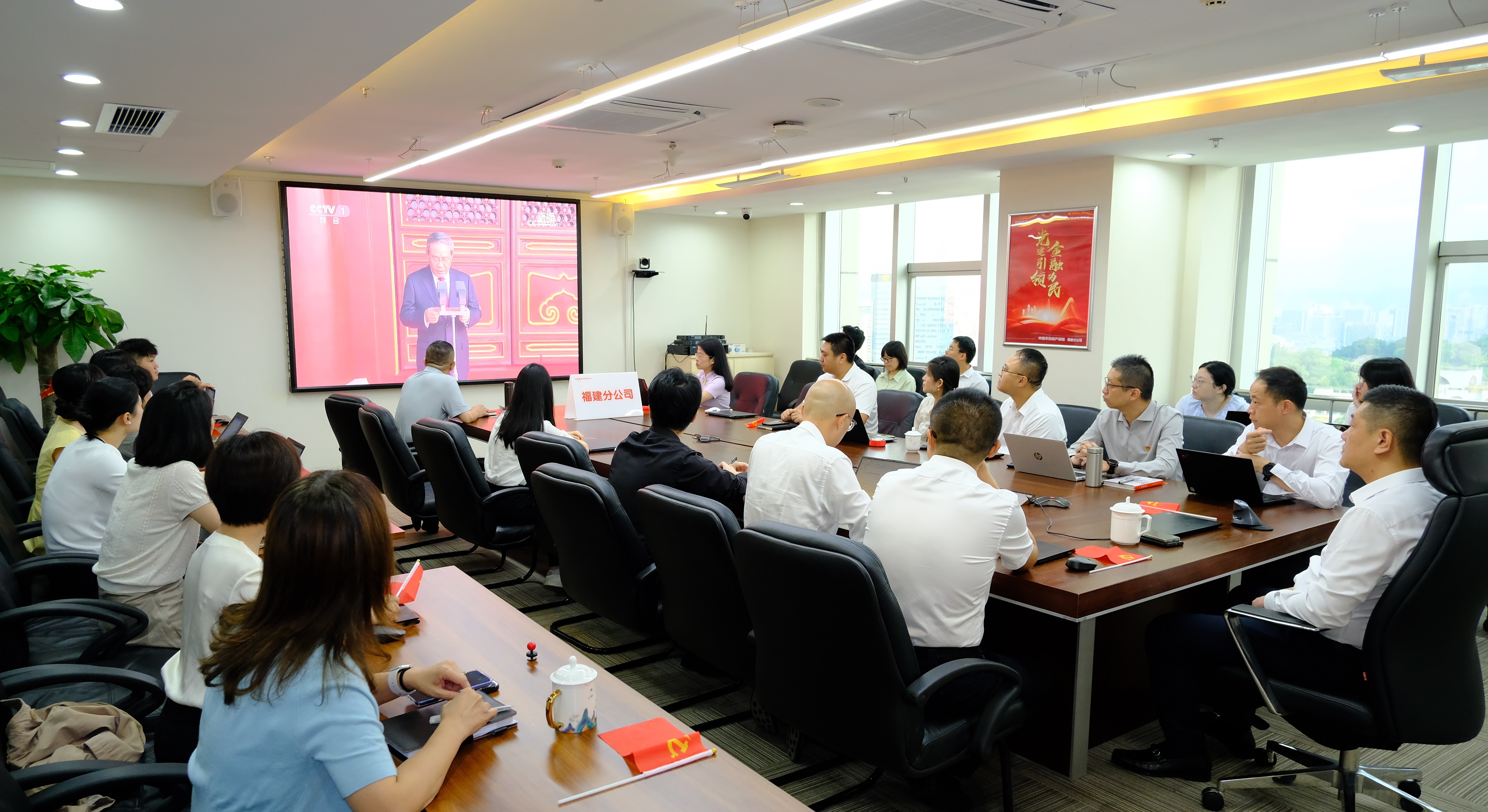 平安产险福建分公司:阅兵观礼 从钢铁方阵激发风险守护共鸣1.png