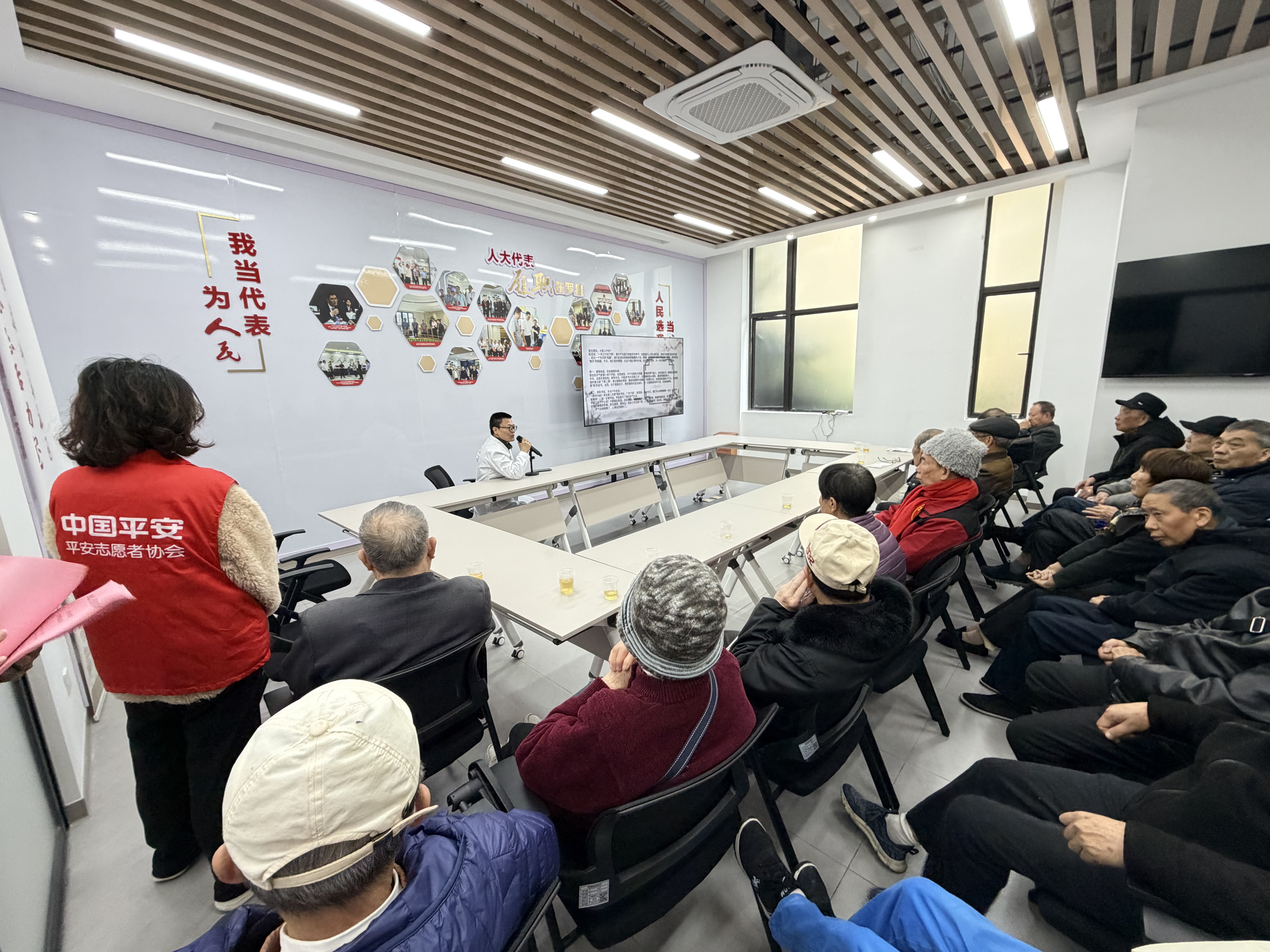 【投稿志愿服务周报】福建产险：义诊送暖护银发 入户关怀慰老心 (1).png