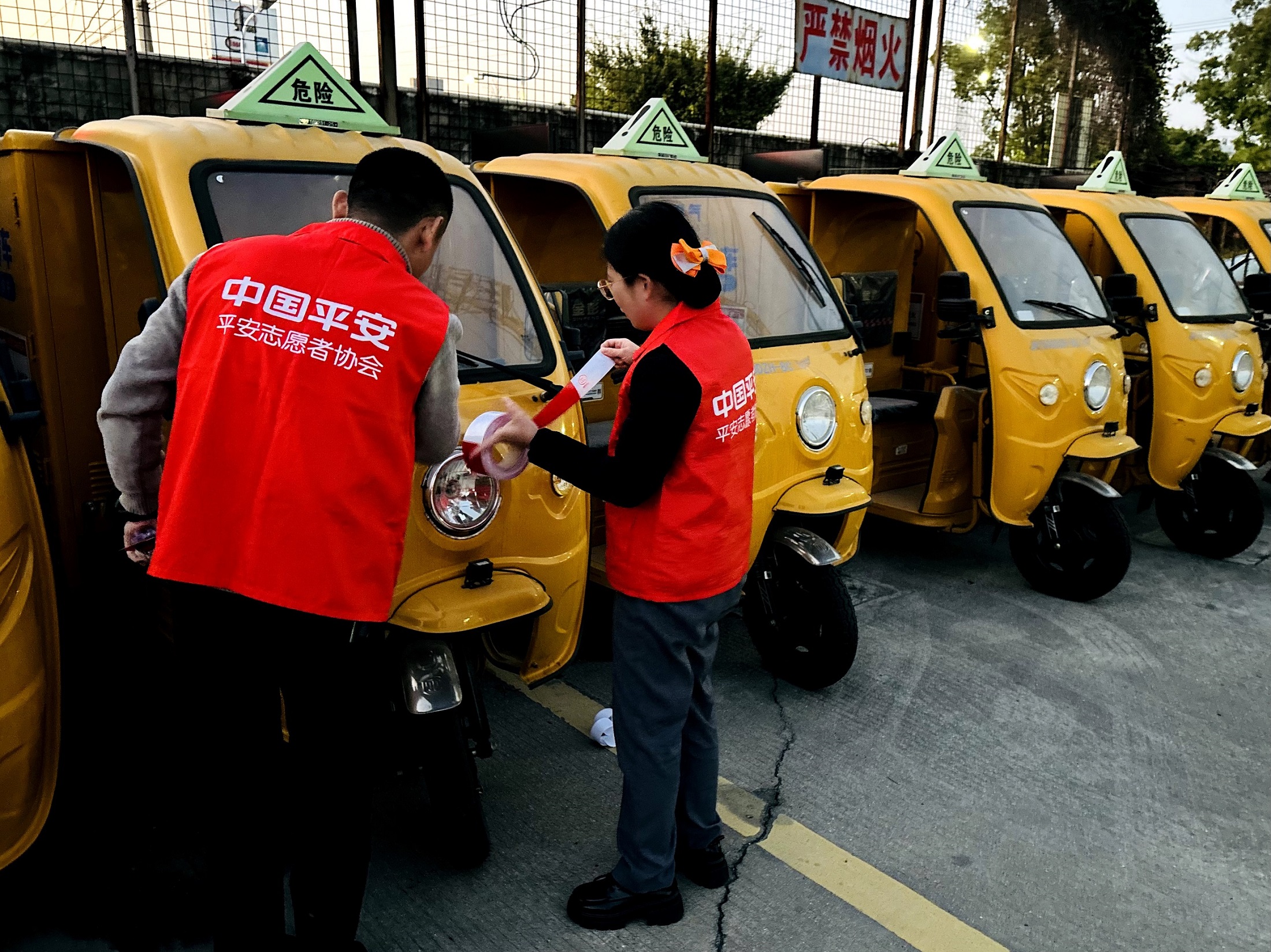 福建产险：新春福礼&ldquo;贴&rdquo;上车 平安相伴行无忧1.jpg
