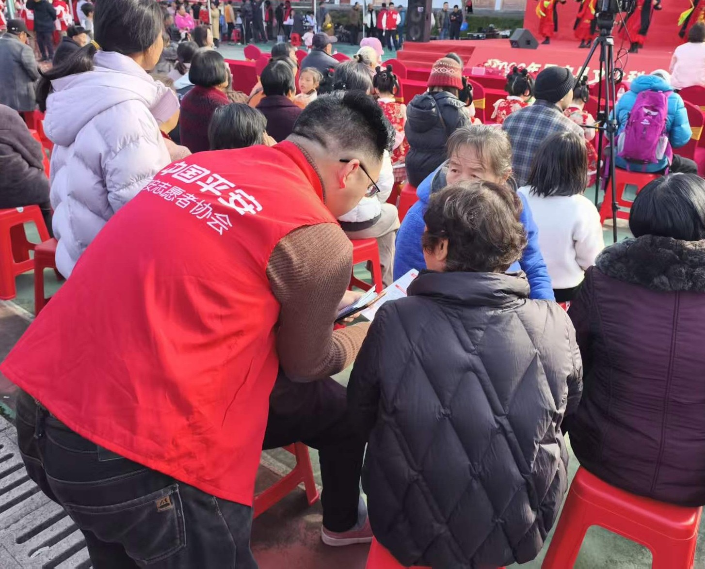 平安产险周宁支公司：金融安全进校园 温情守护助振兴1.jpg