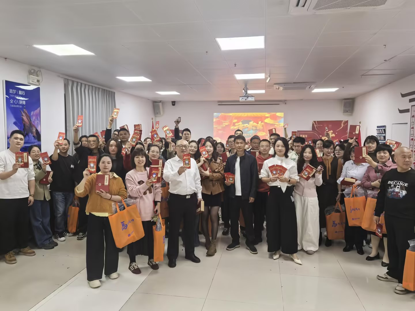 开工启新程&nbsp;慰问暖人心&mdash;&mdash;中国太保产险龙岩中支举行新春开工暨县域慰问活动.jpg