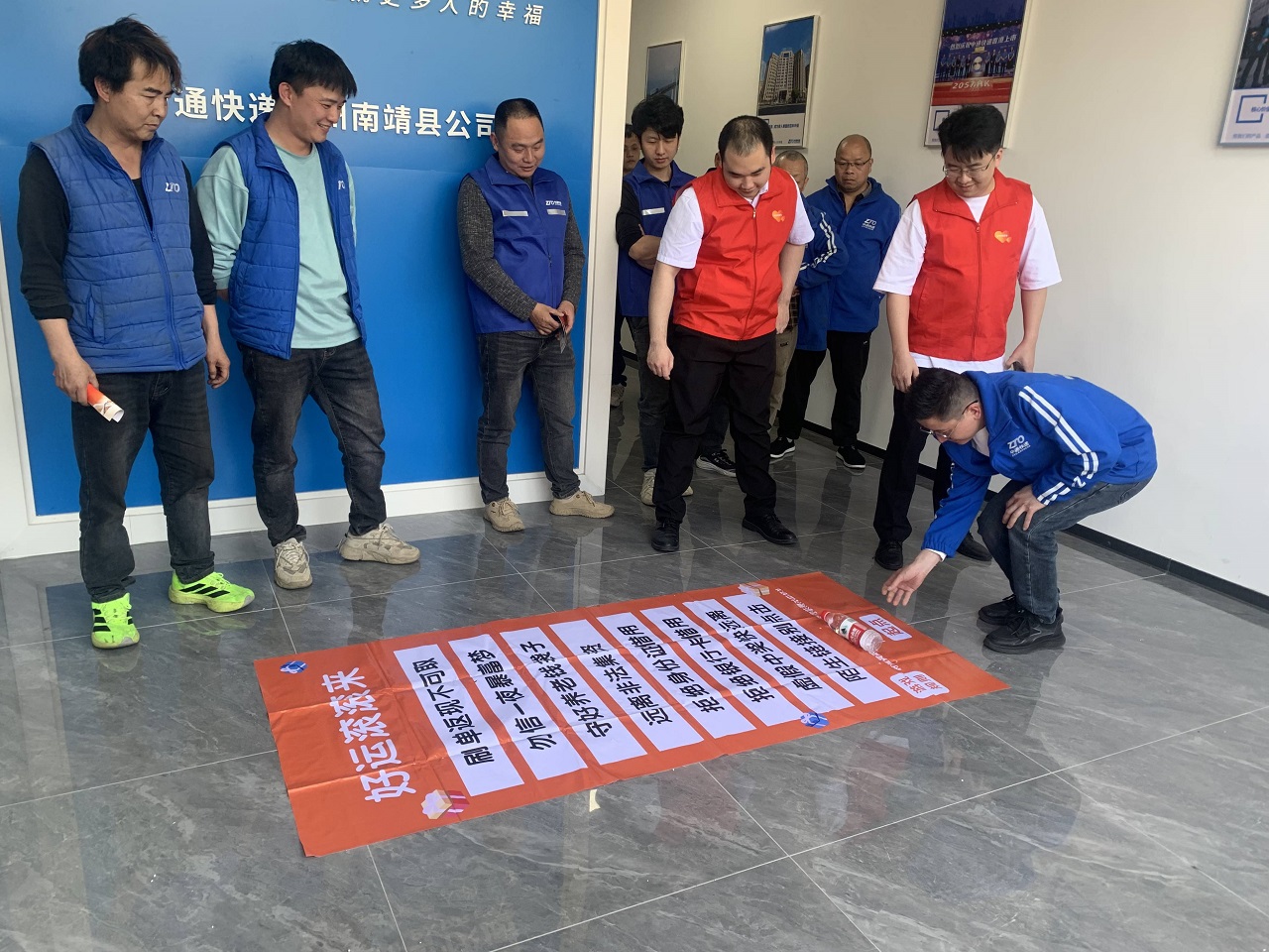 平安产险漳州中心支公司:3·15消保宣传进基层 平安守护新业态从业者 (3).jpg