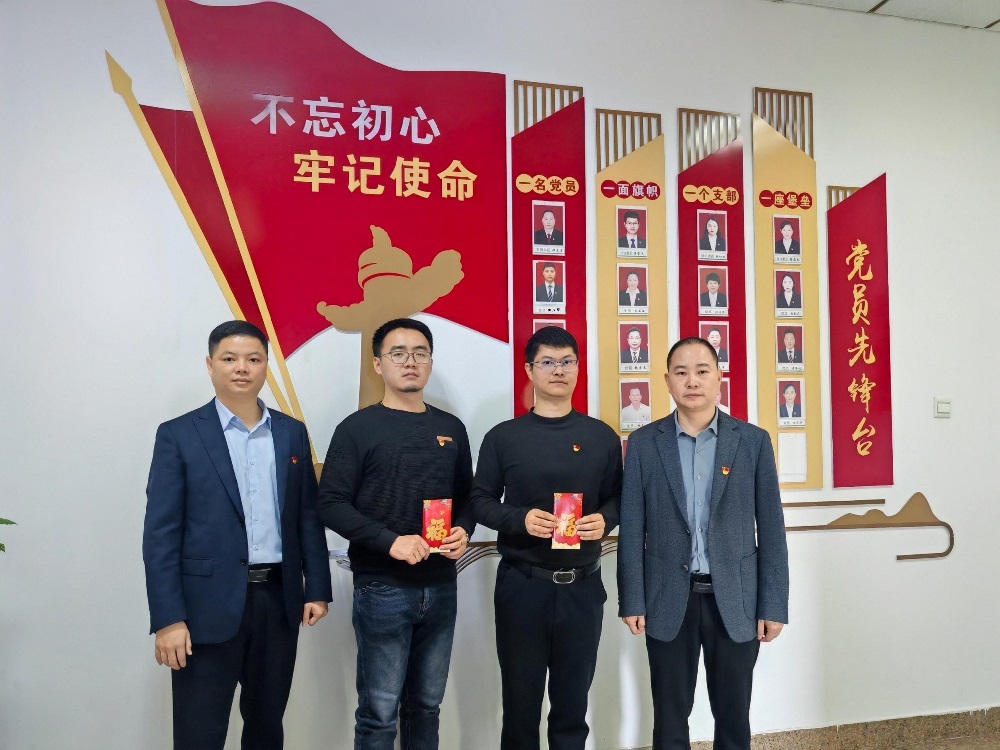 情暖新春 关爱同行 中国人寿漳浦县支公司慰问困难员工.jpg