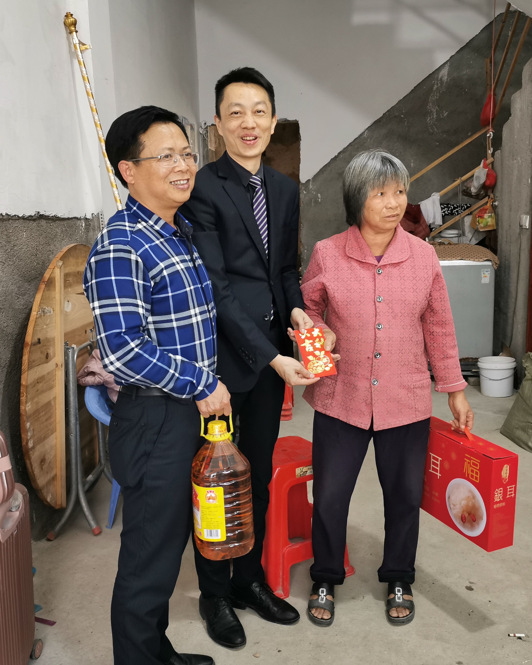 诏安国寿到挂钩村秀篆镇石东村开展新春慰问活动.jpg