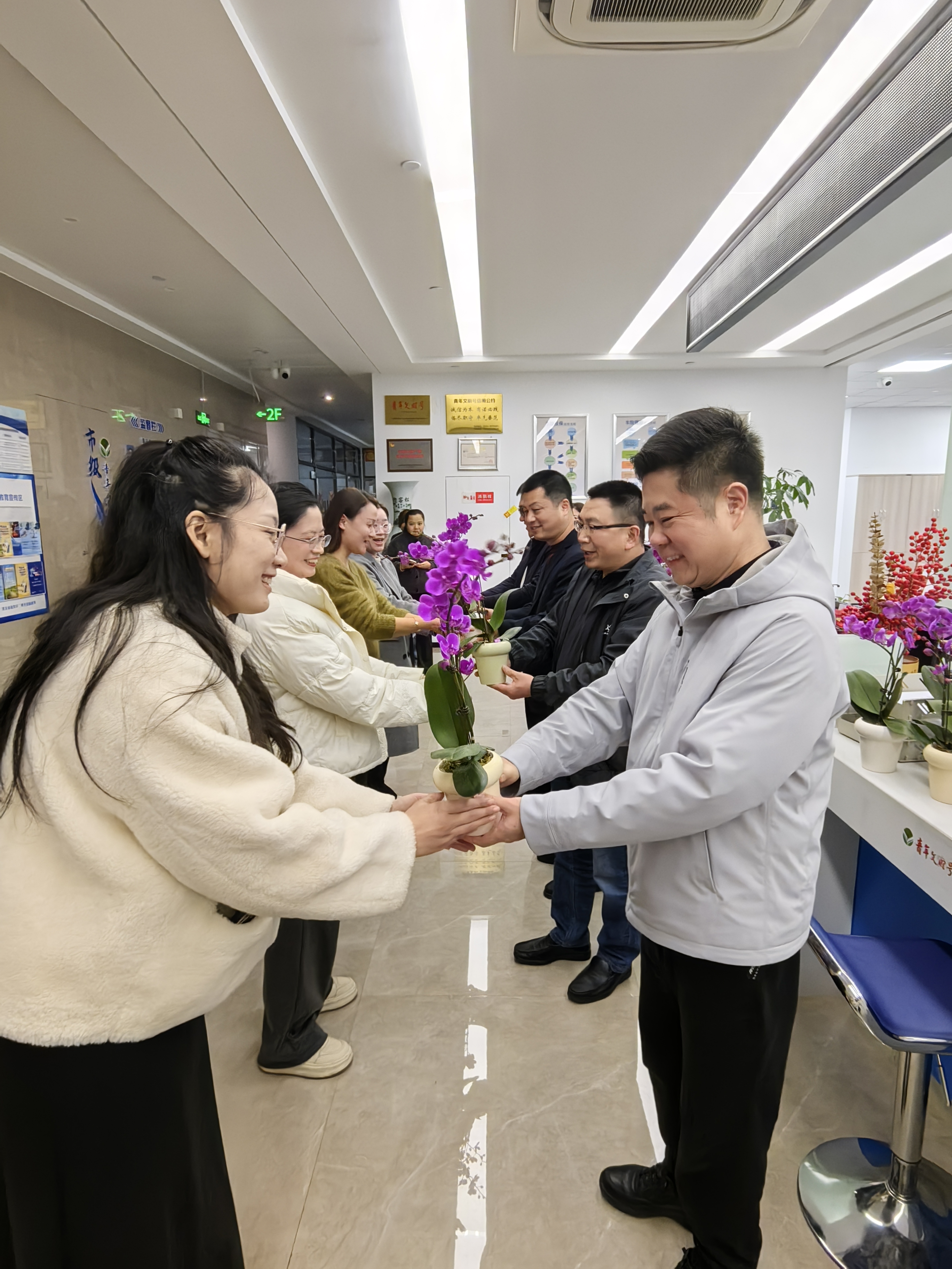 中国太保产险莆田中支开展三八国际妇女节慰问活动.jpg