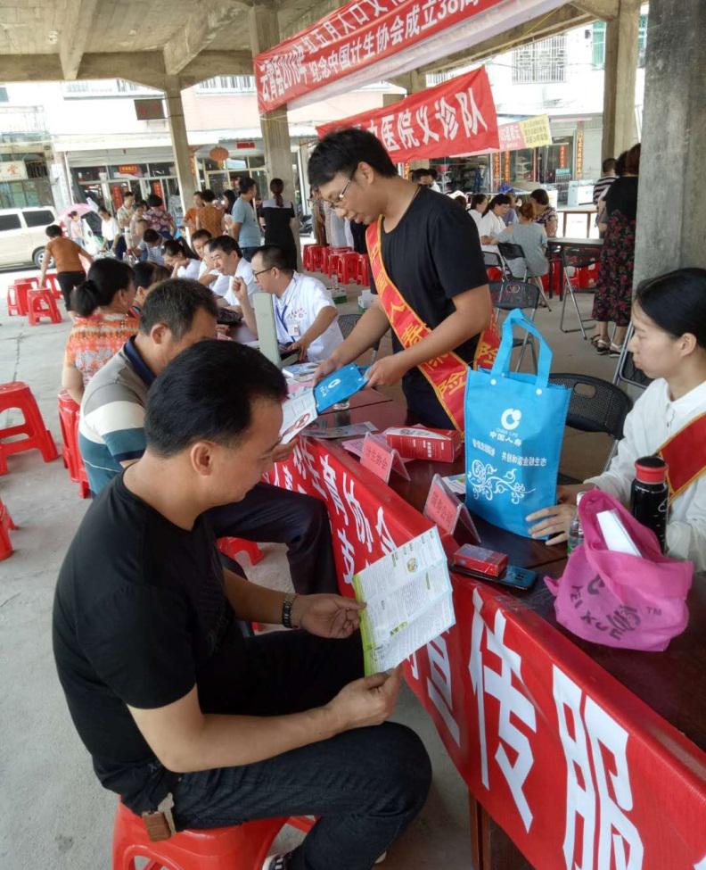 云霄人口有多少_云霄县委书记带头接受人口普查登记
