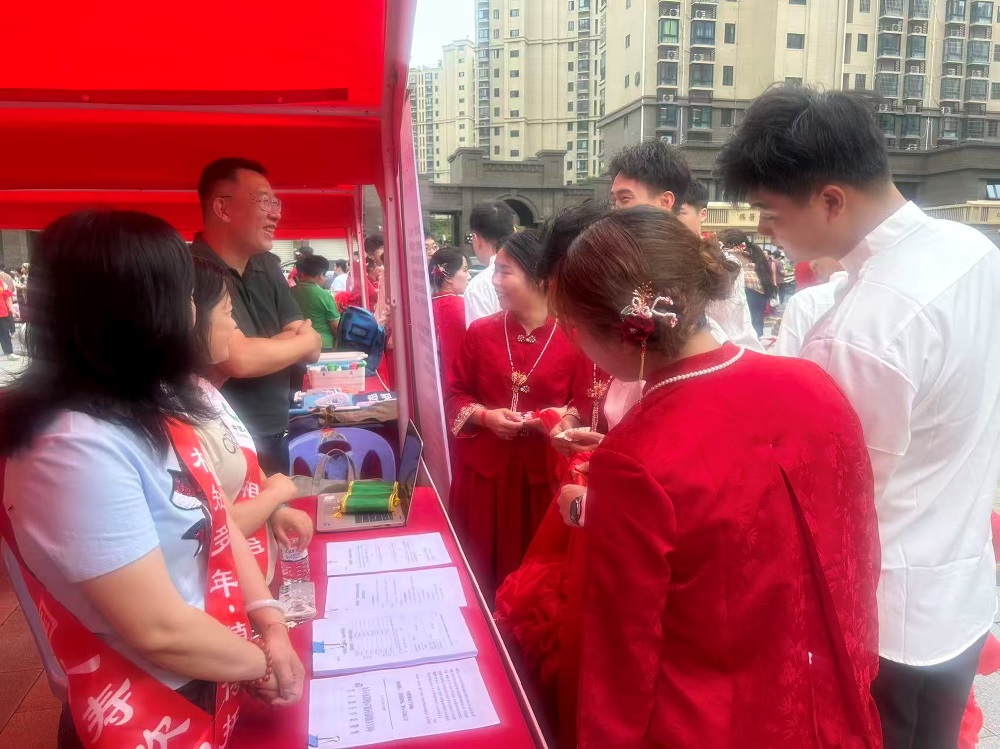 中国人寿芗城区支公司:借力集体婚礼活动 深耕女性客群市场.jpg