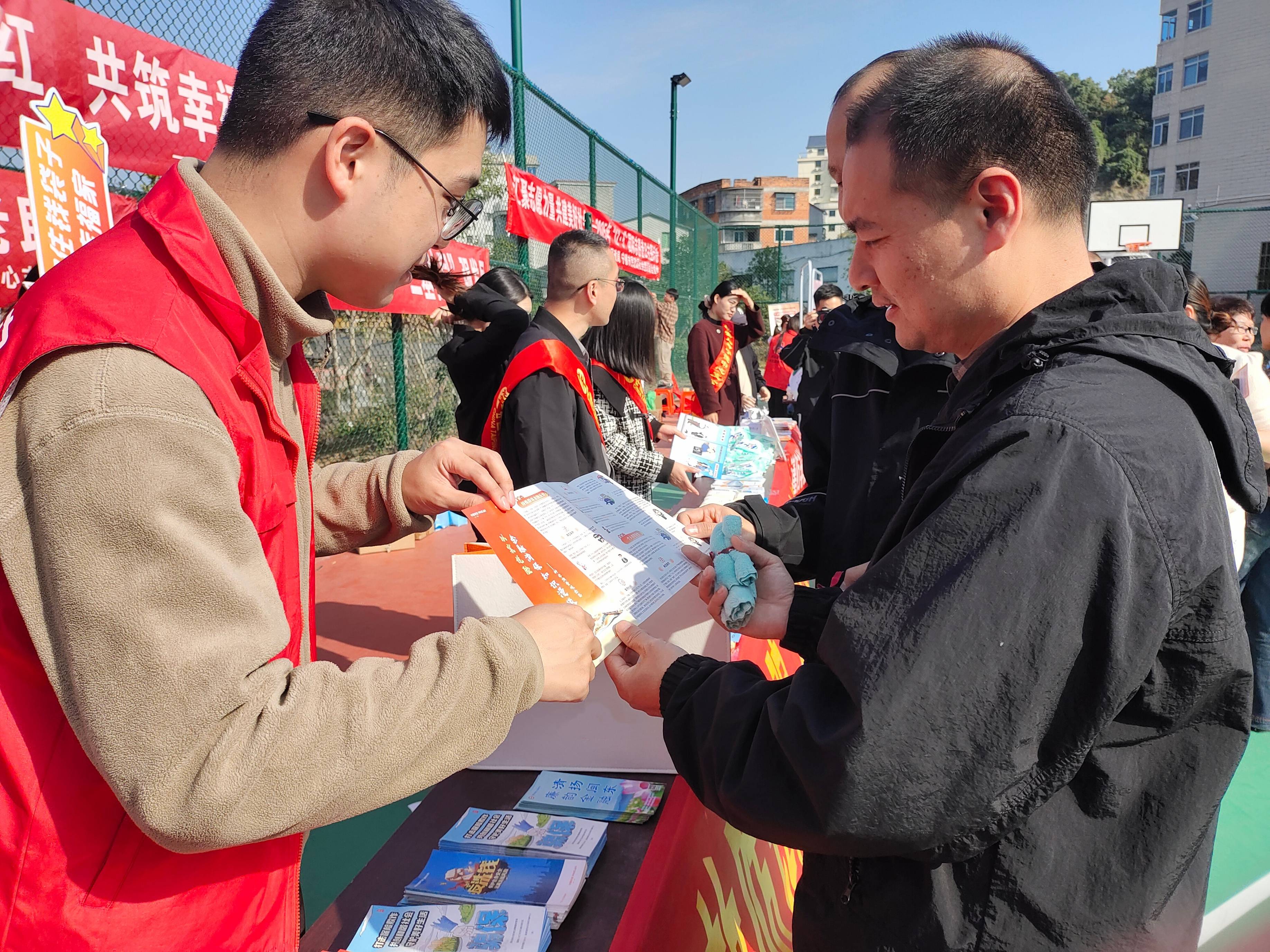平安产险宁德中心支公司：与法同行 &ldquo;宪&rdquo;入人心2.jpg