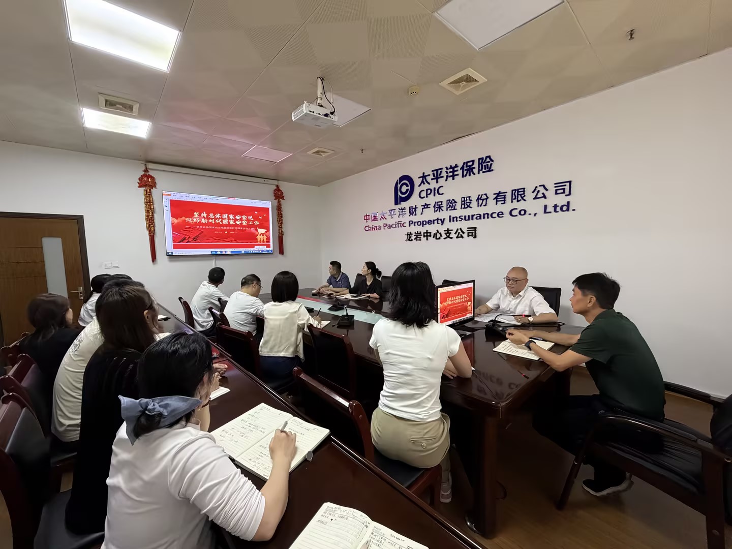 深学笃行总体国家安全观 筑牢金融安全坚固防线.jpg