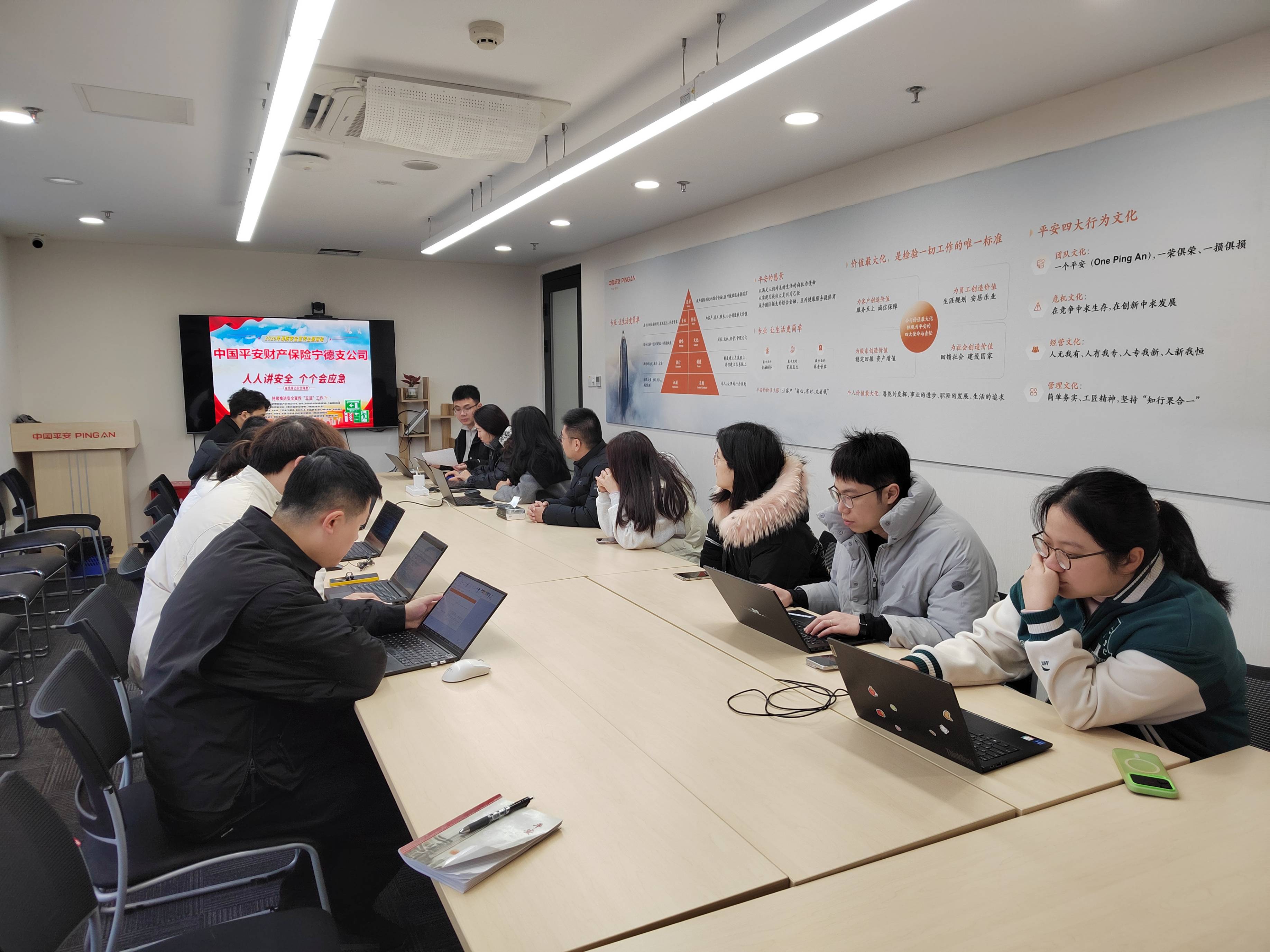 平安产险宁德中心支公司:开展消防安全培训 筑牢安全生产防线.jpg