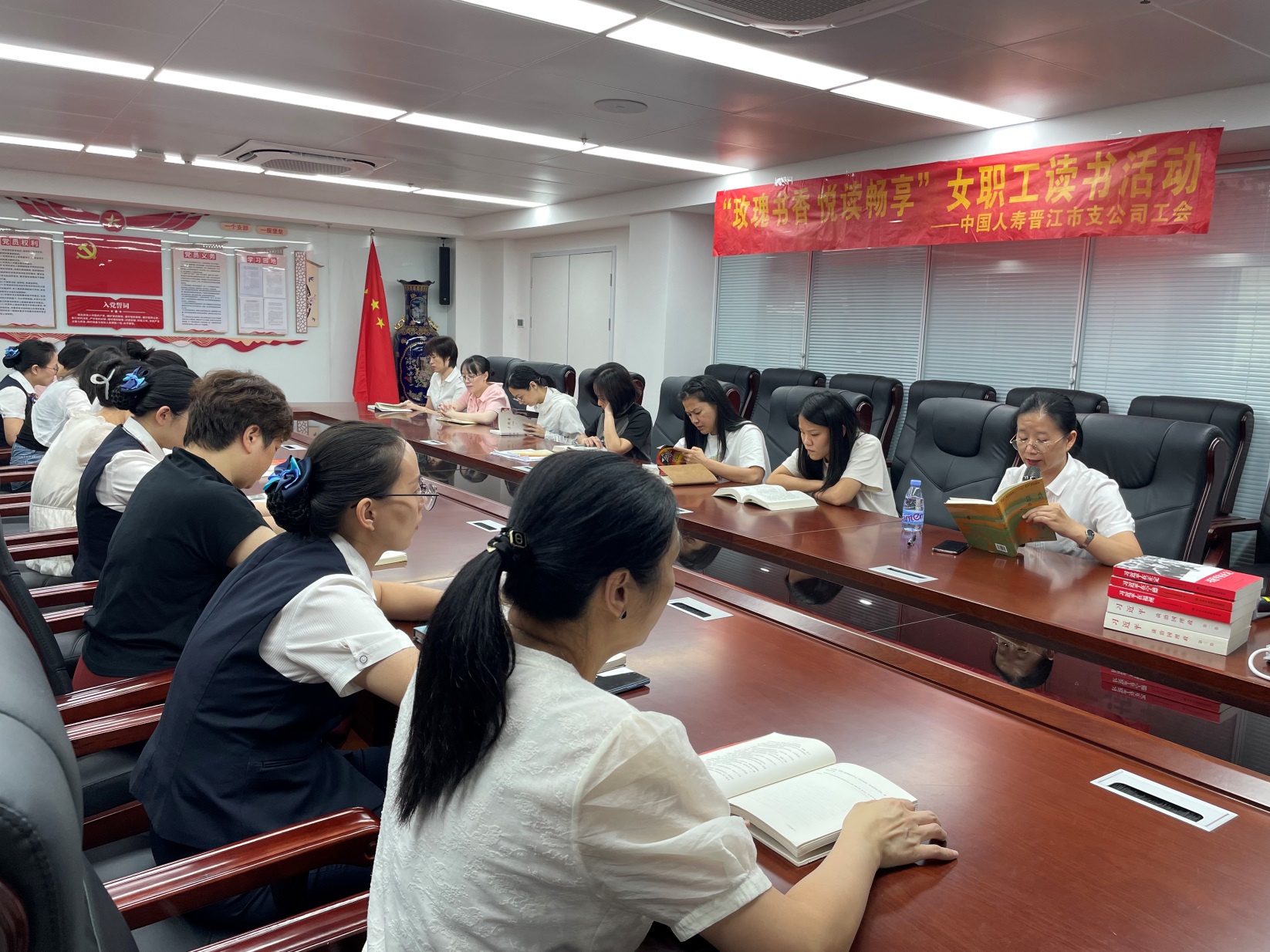 晋江国寿寿险开展“玫瑰书香 悦读畅享”金融女职工共读活动 2024.10 (1).jpg
