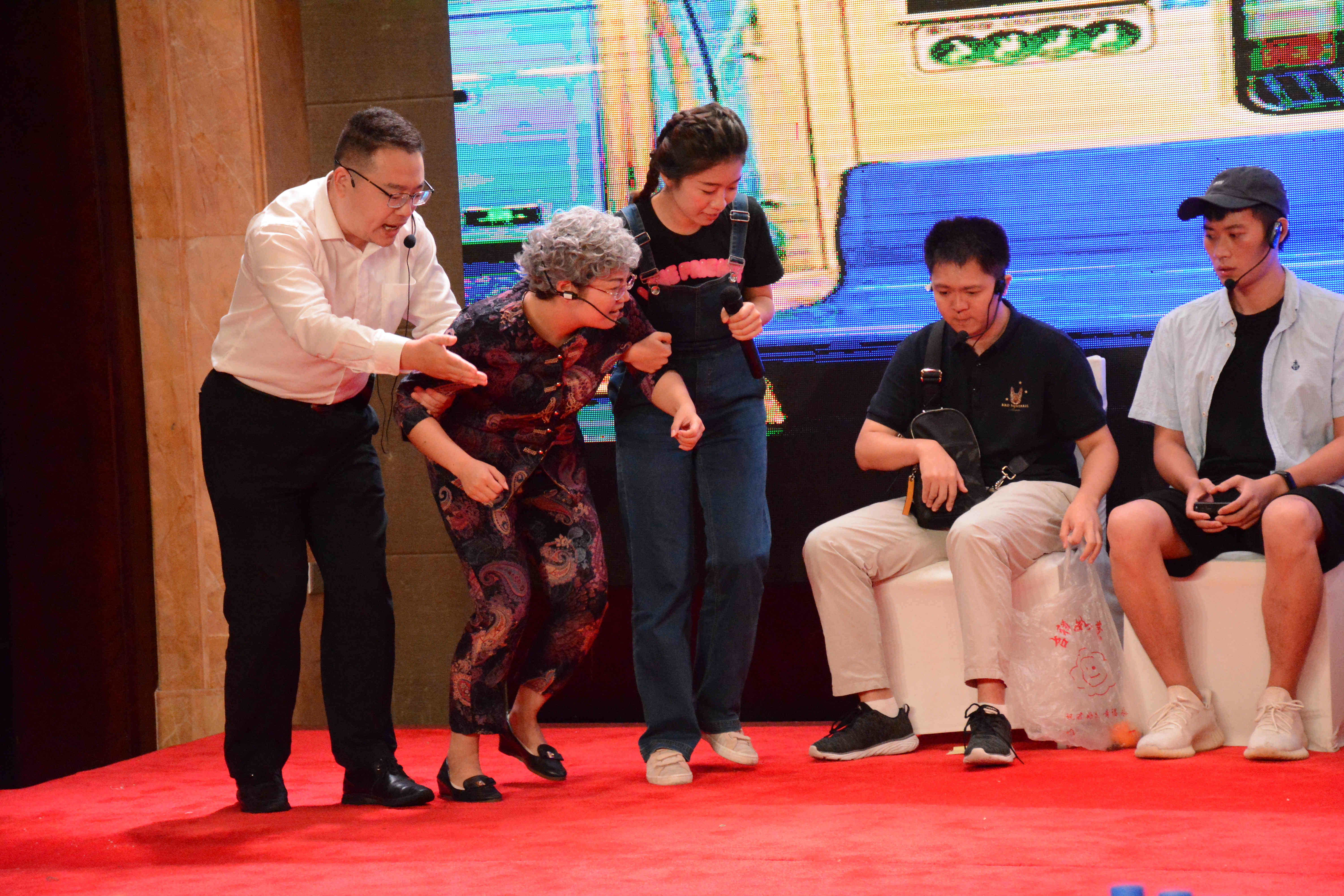 五周年晚会节目2入职五周年员工纪念仪式（图：分公司人力部徐琭兮）.jpg