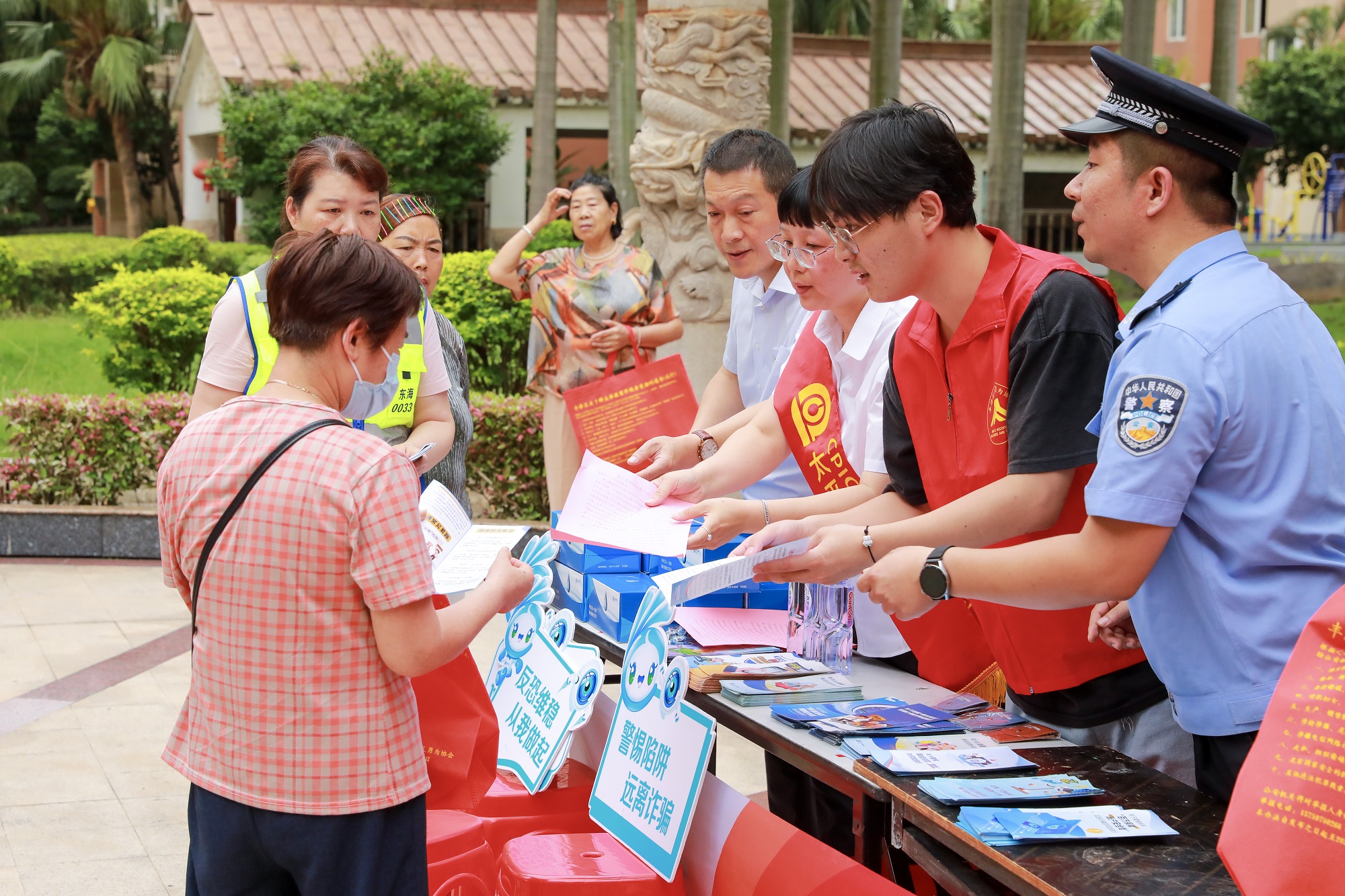中国太保产险泉州中支开展“党建引领聚合力，警保联动筑平安”主题活动2.jpg