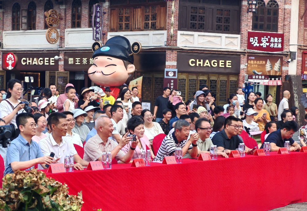 中国人寿芗城区支公司:政企联动开展“红五月”主题活动普及计生保险守护民生保障.jpg