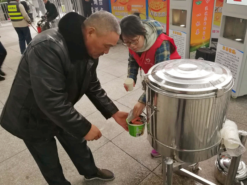 厦门中支春运志愿.jpg