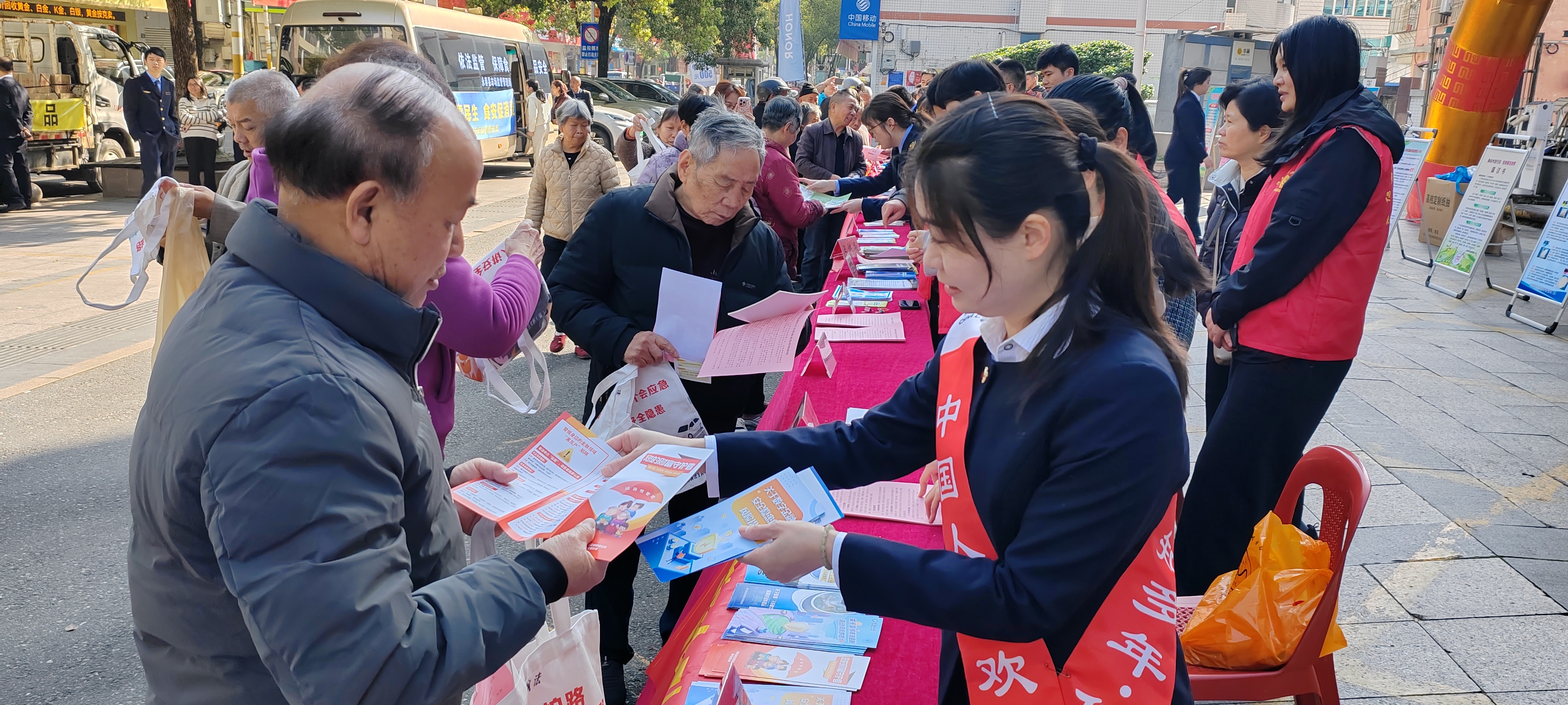 永春县支公司积极参加永春县2026年“3_15”国际消费者权益日活动 (1).JPG