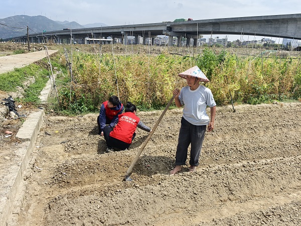 平安产险福州中心支公司：守望乡土 助农慰老 (1).png