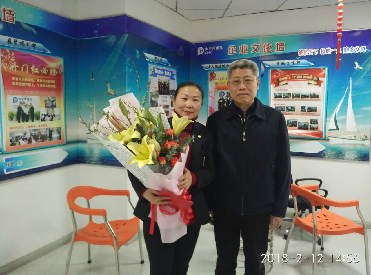 慰问全国五一标兵李晶.jpg