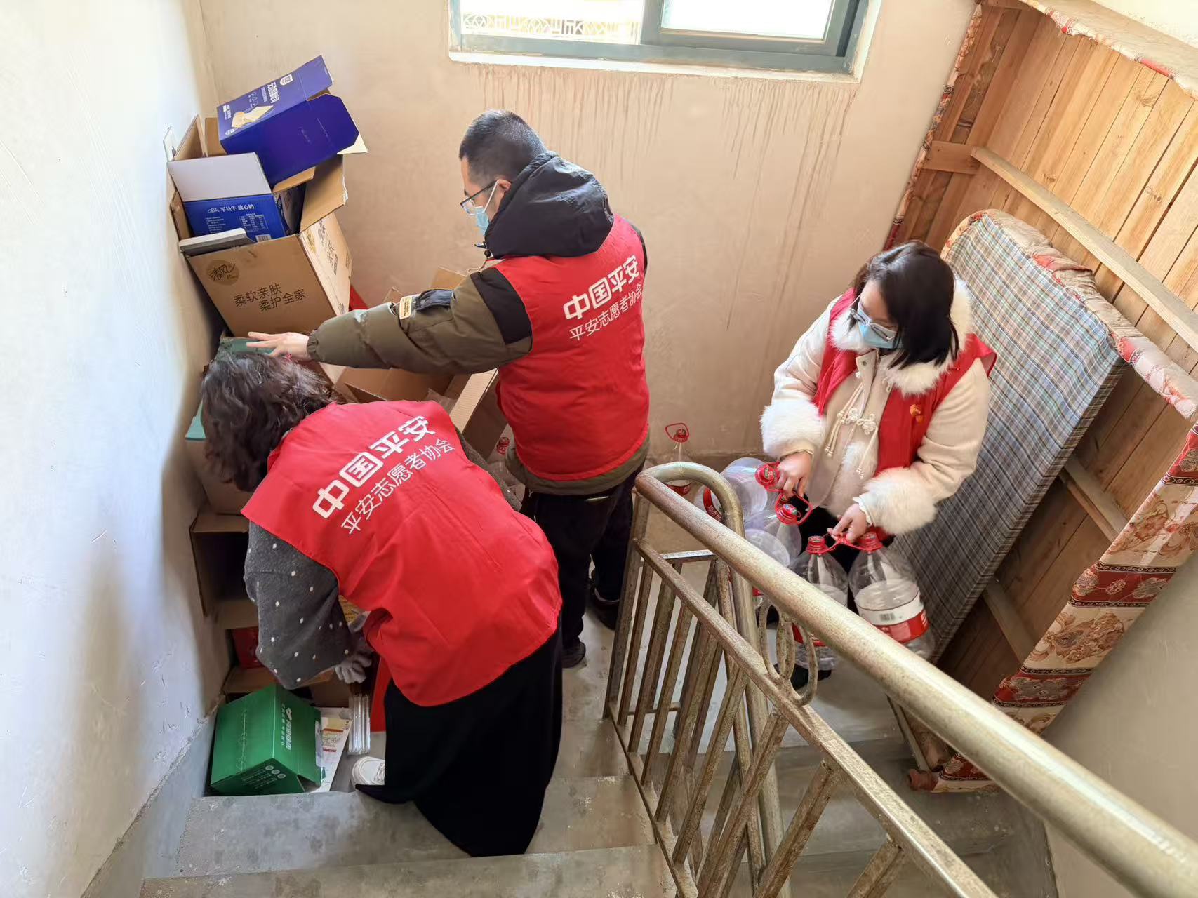 平安产险福州中心支公司:叩门送安声声切 志愿清障步步实 (1).png