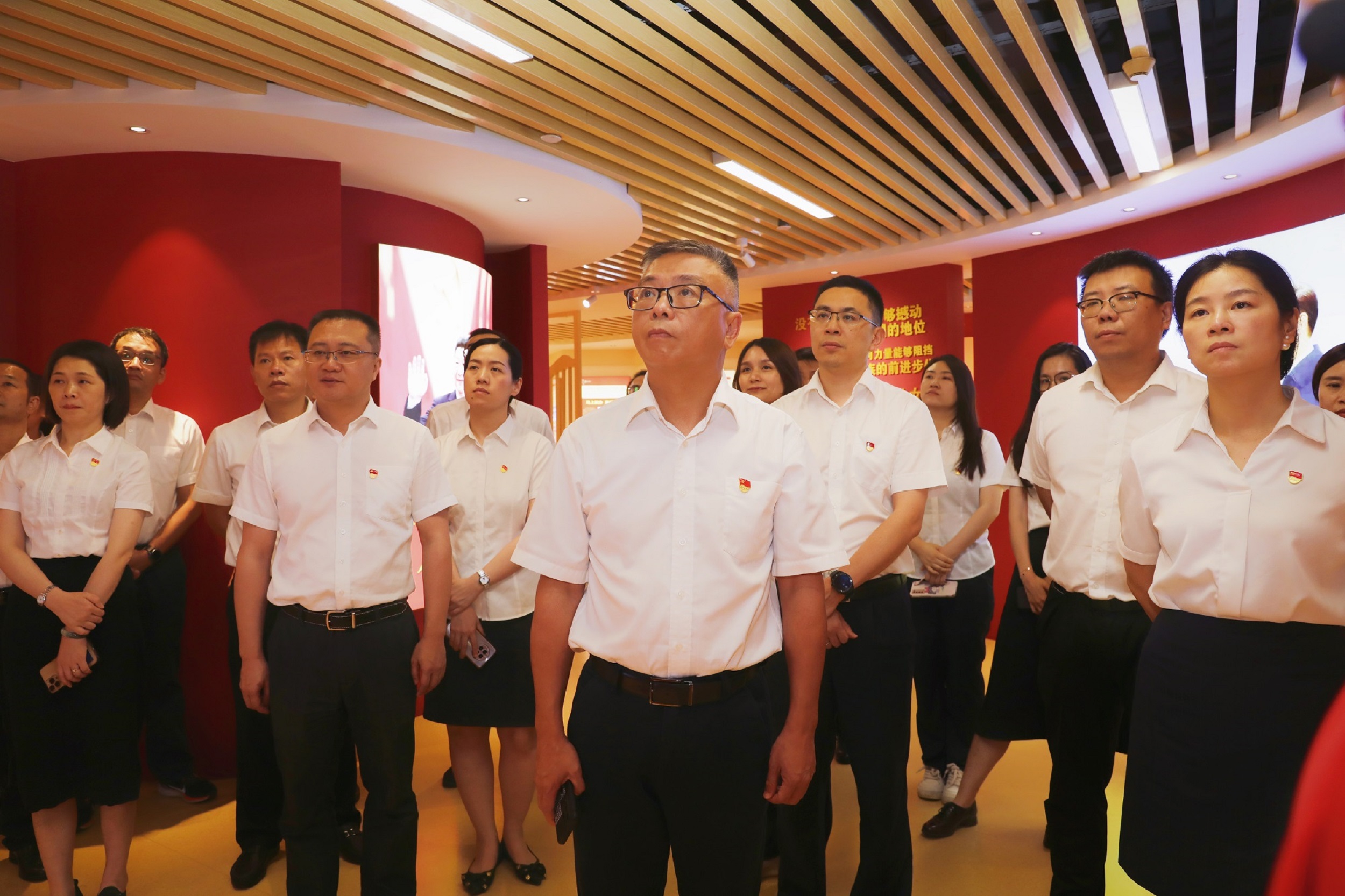 福建分公司党总支召开学习贯彻习近平新时代中国特色社会主义思想阶段总结会议及“红色七月 党旗飘扬”实地教育活动-3.JPG