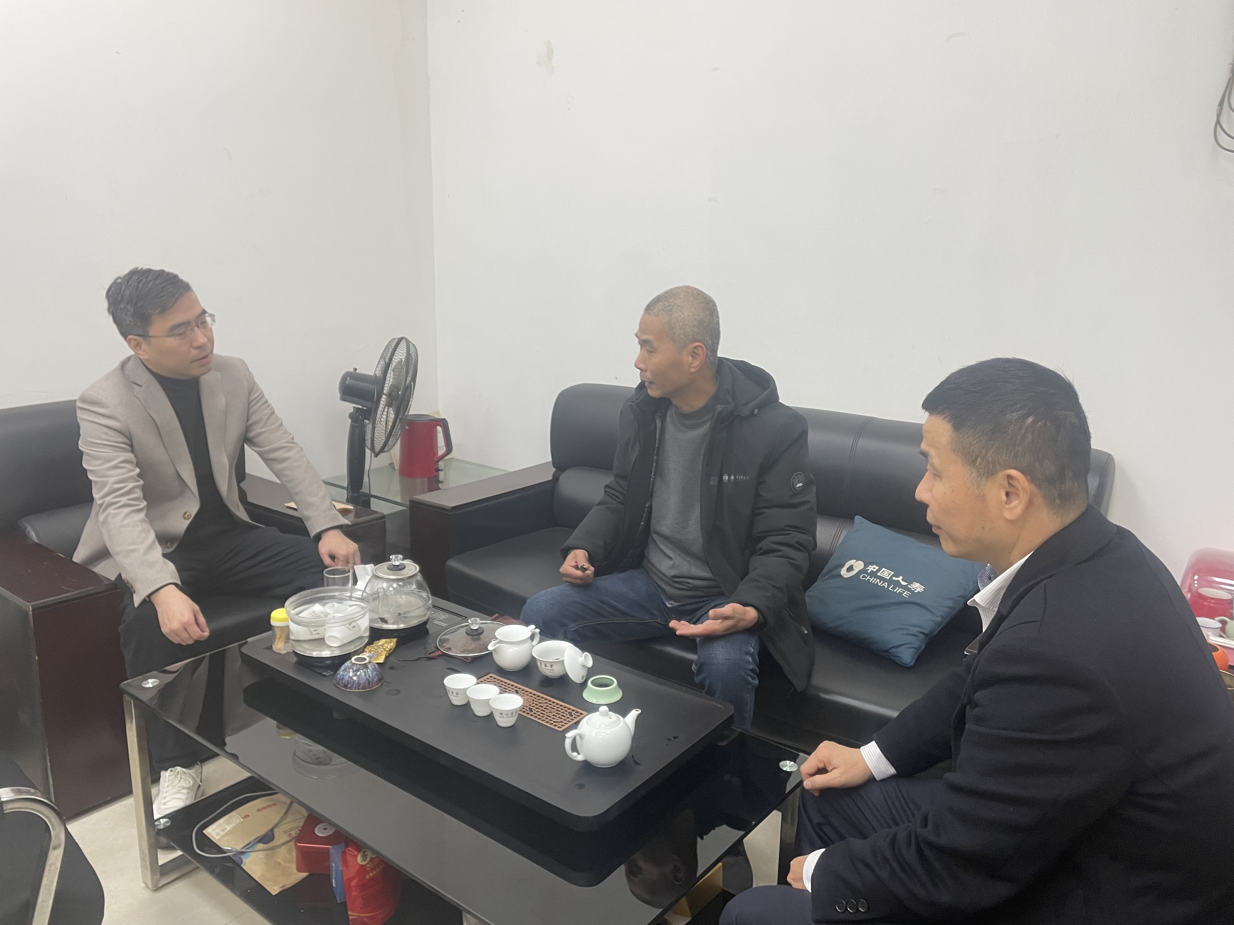 晋江国寿开展春节前慰问困难职工活动.jpg