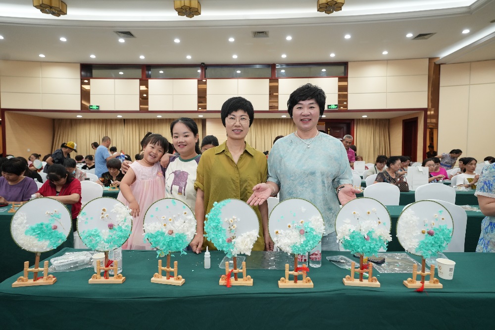 漳州国寿举办2025年国寿客户节启动仪式暨 “清风送福 感恩相伴”非遗手作DIY活动（对外2）.jpg