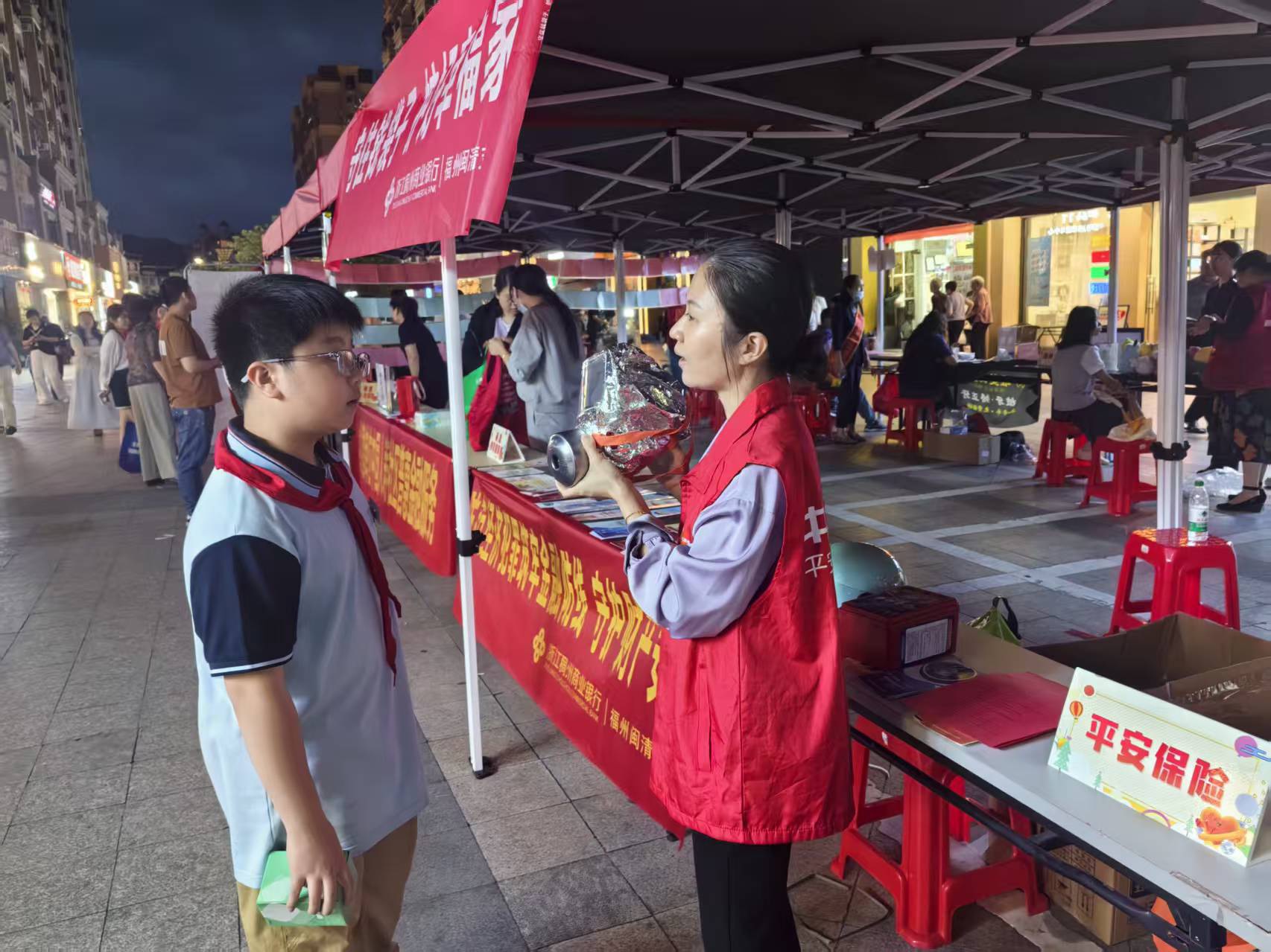 福建产险:穿梭街巷传安全 深耕社区筑防线 (5).png