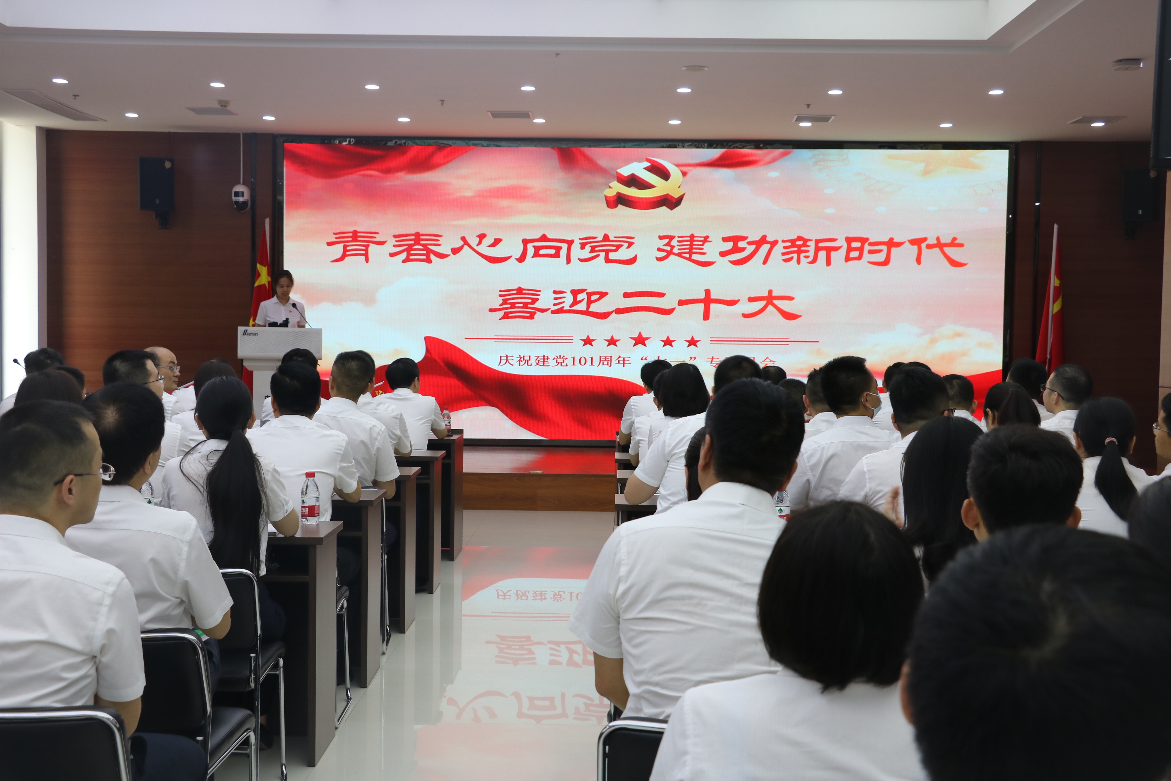 中国人寿泉州分公司开展“青春心向党 建功新时代 喜迎二十大”庆祝建党101周年主题活动.jpg