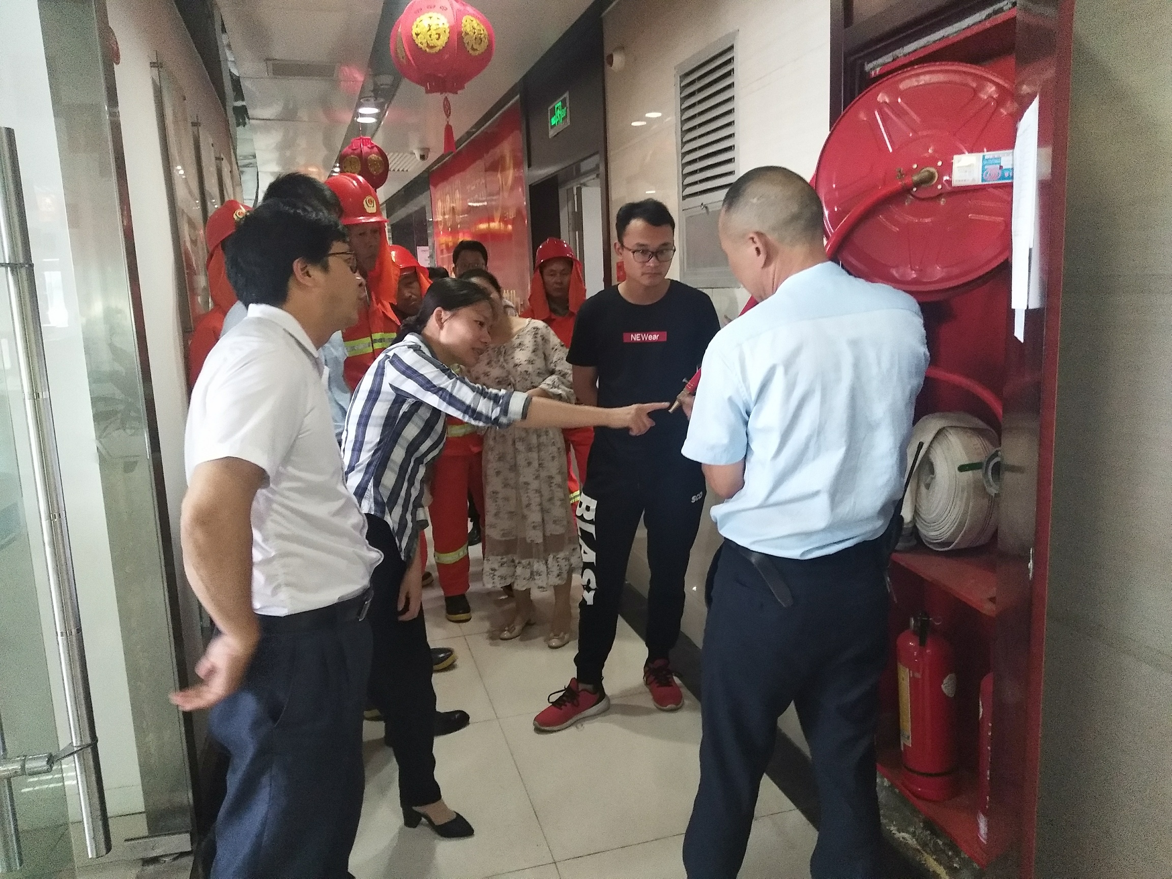 平安产险龙岩中心支公司：“预防为主  防消结合”消防安全应急演习 (1).jpg