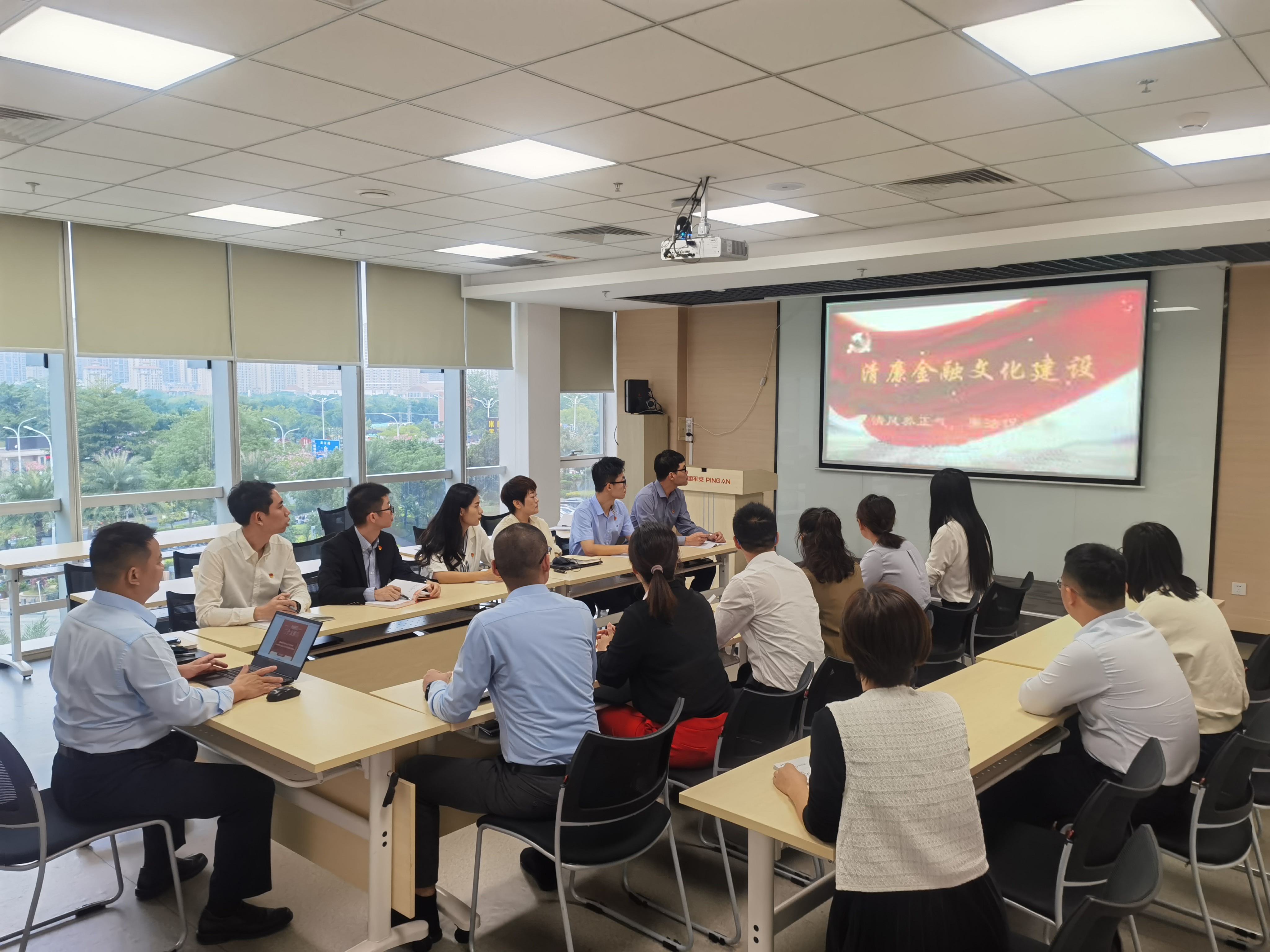 平安产险漳州中心支公司：开展廉政金融教育 筑牢廉政防线1.jpg