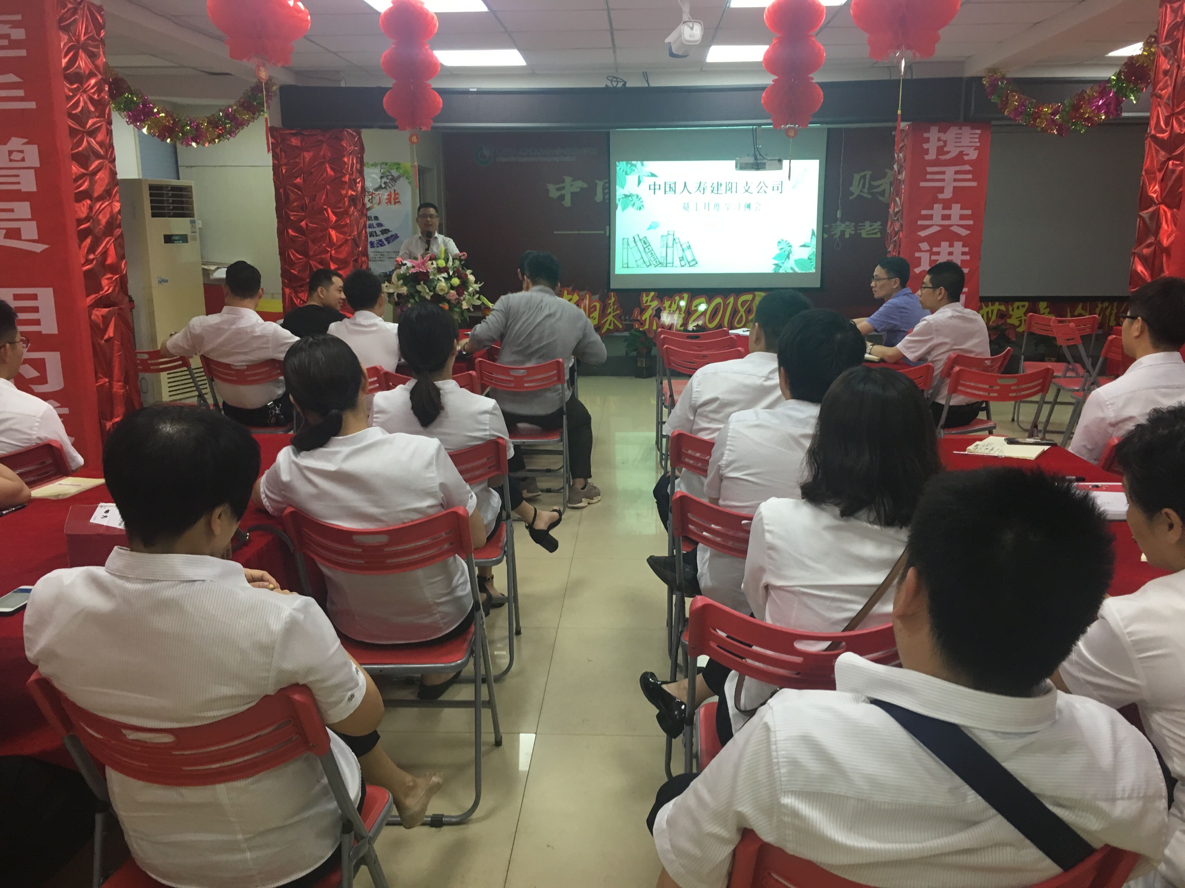 学习会场景.jpg