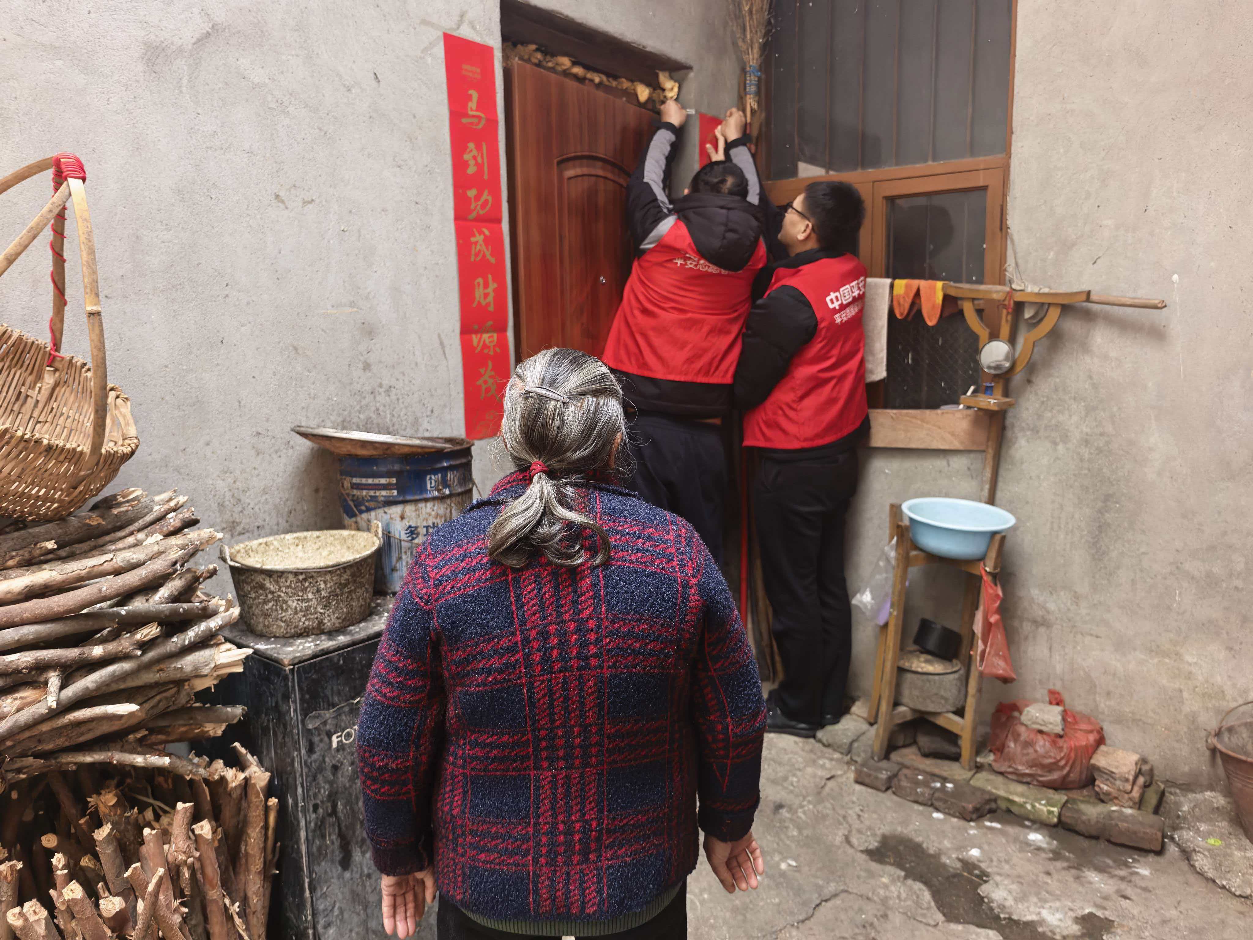 平安产险三明中心支公司：新春大扫除 温情暖人心3.jpg