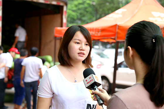 “助力瓜农”爱心义卖 主流媒体全程报道5.jpg