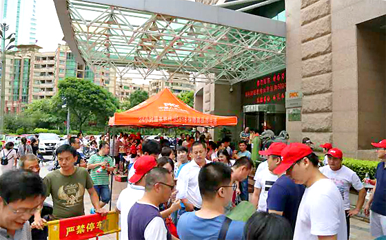 “助力瓜农”爱心义卖 主流媒体全程报道4.jpg