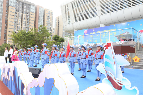 5学生精彩表演长征魂，点亮长征精神，照亮前行的梦之路.JPG